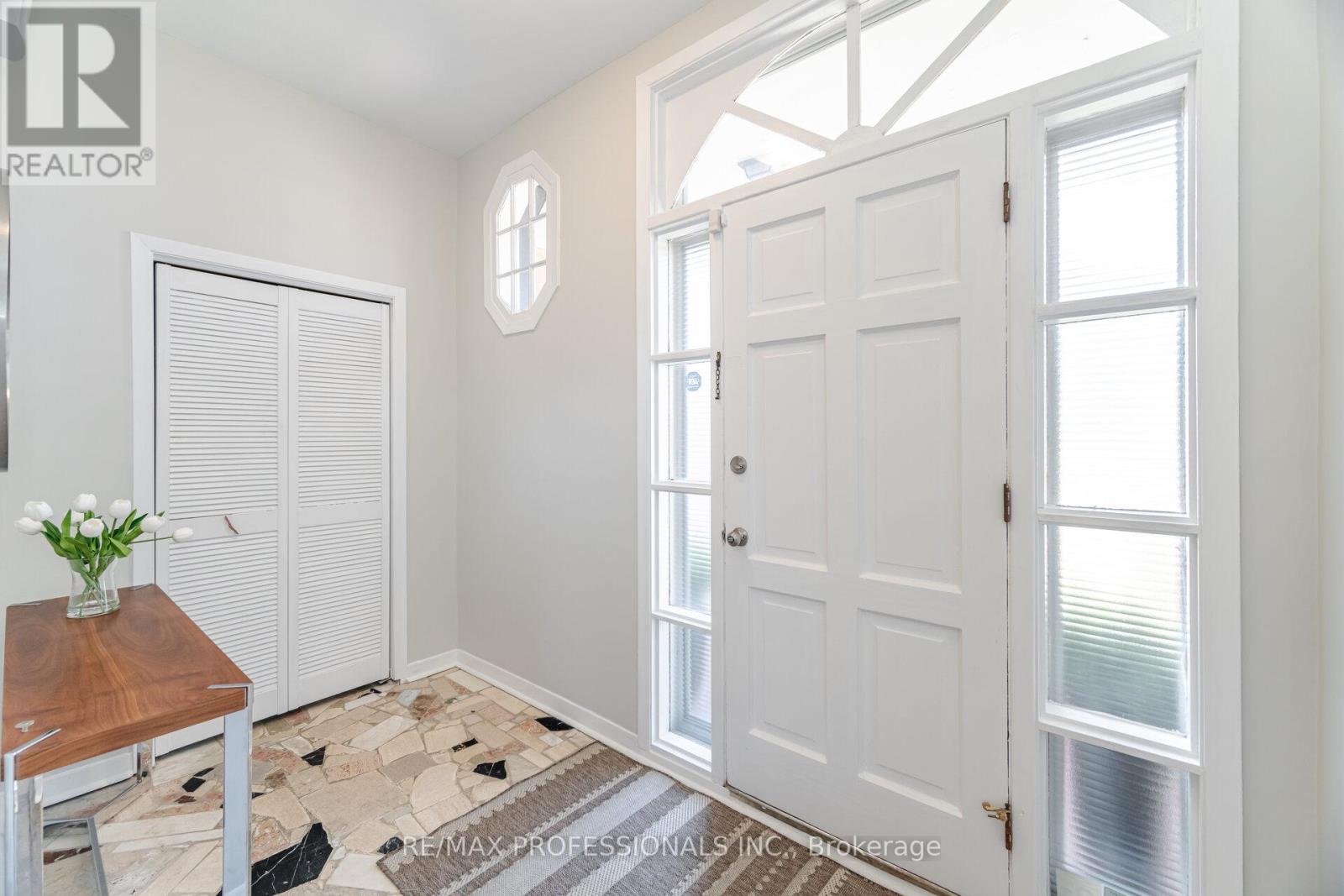 37 Thicket Road, Toronto, Ontario  M9C 2T4 - Photo 4 - W12159201