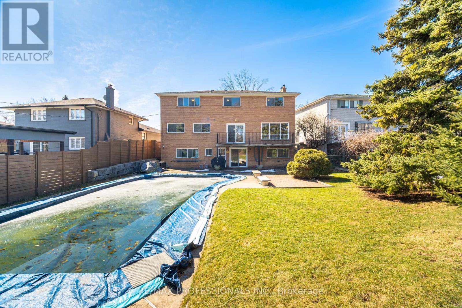 37 Thicket Road, Toronto, Ontario  M9C 2T4 - Photo 43 - W12159201