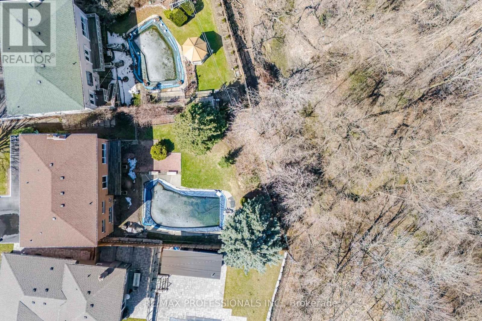 37 Thicket Road, Toronto, Ontario  M9C 2T4 - Photo 45 - W12159201