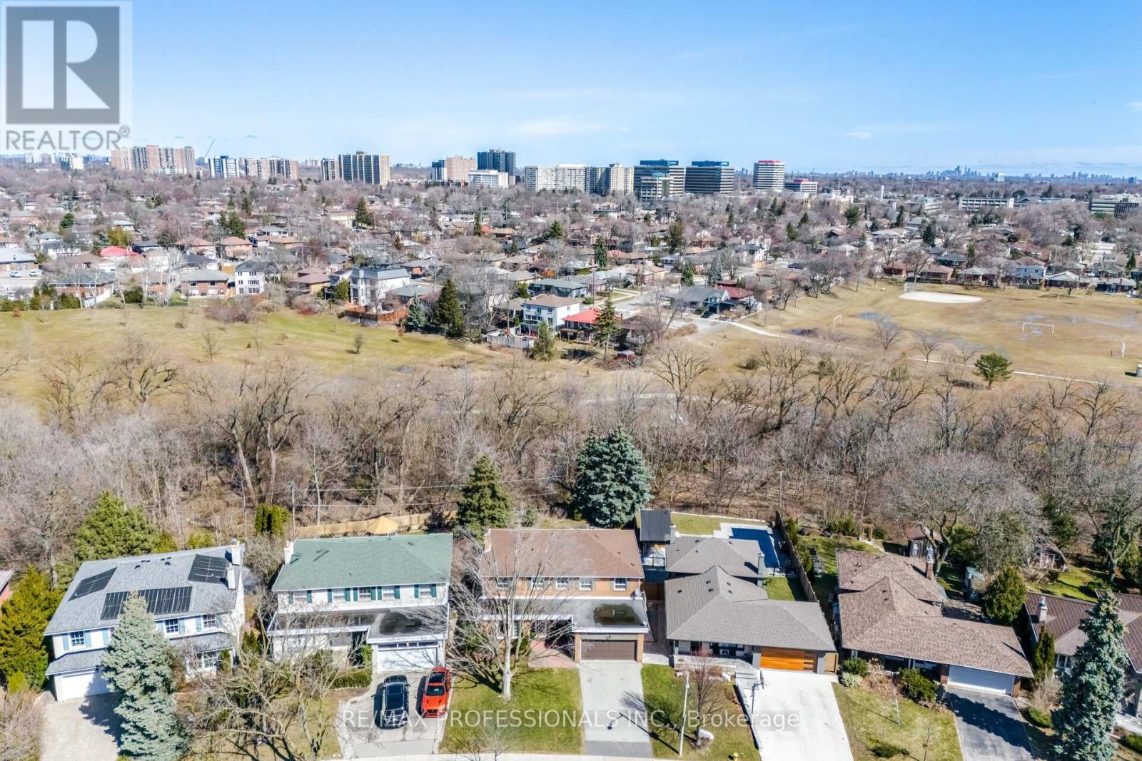 37 Thicket Road, Toronto, Ontario  M9C 2T4 - Photo 47 - W12159201