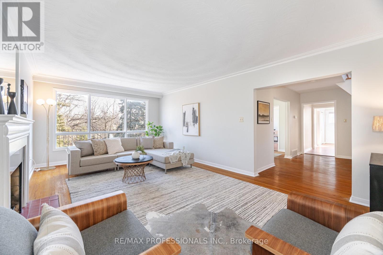 37 Thicket Road, Toronto, Ontario  M9C 2T4 - Photo 7 - W12159201