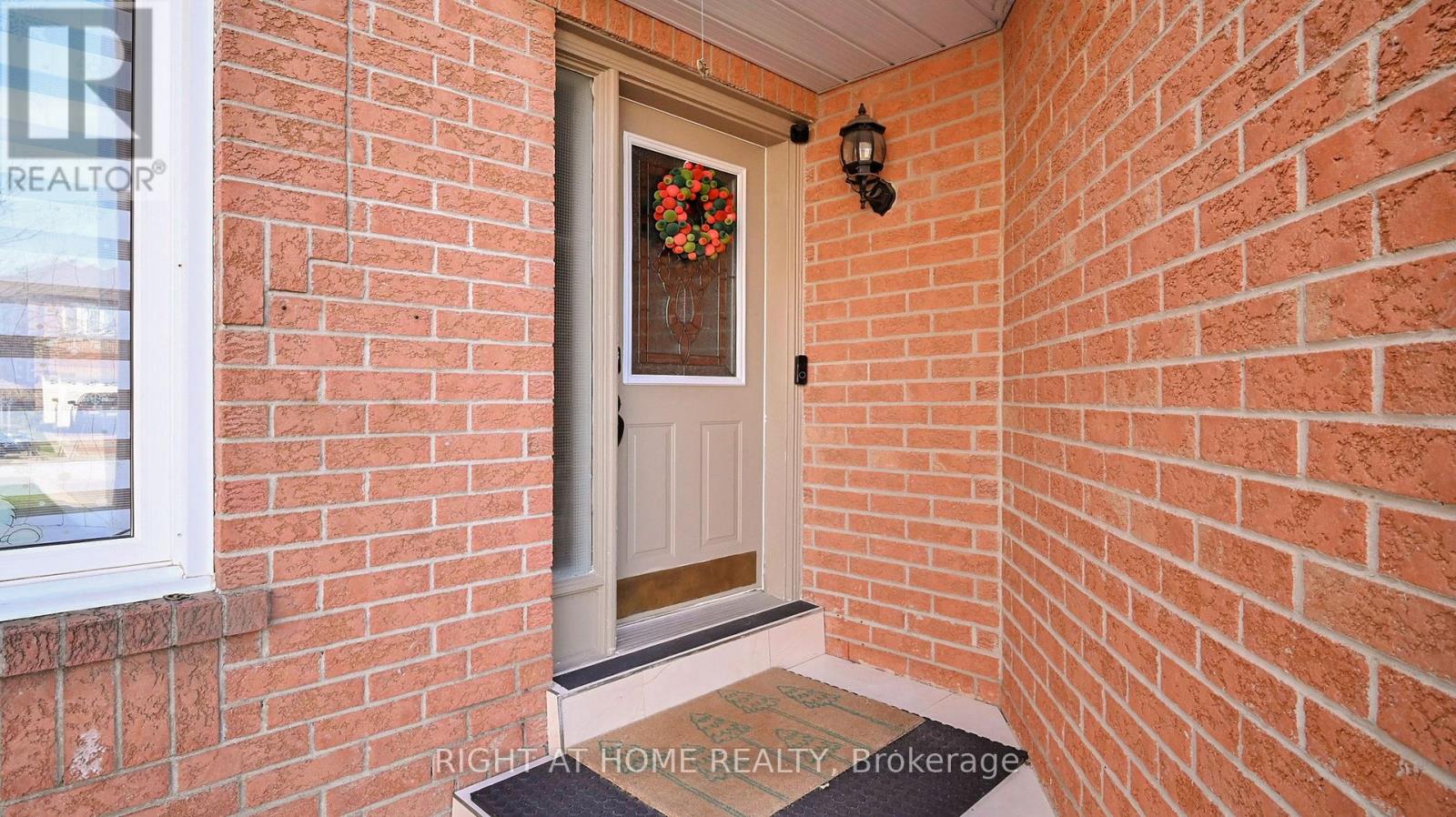 5253 Floral Hill Crescent S, Mississauga, Ontario  L5V 1V4 - Photo 3 - W12159241