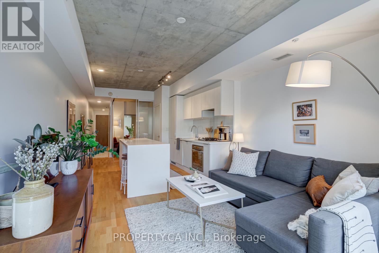 203 - 109 OSSINGTON AVENUE, Toronto, Ontario