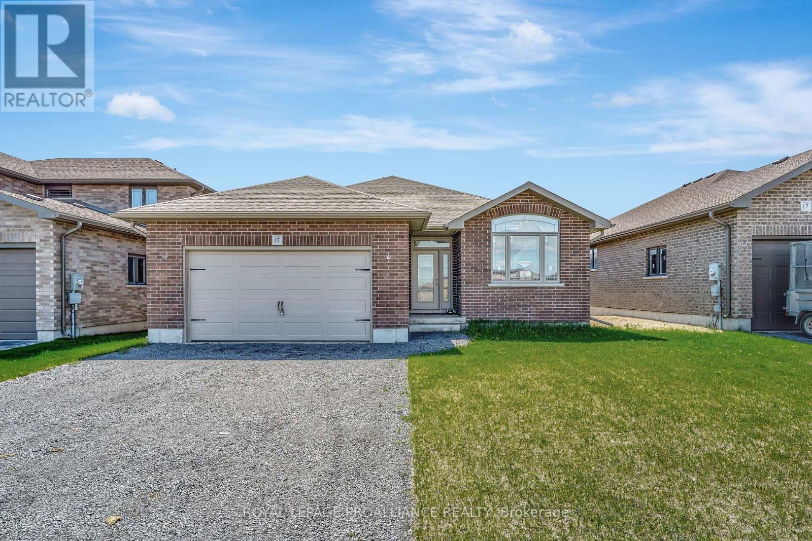Property at 15 ANDREW CRESCENT image 3