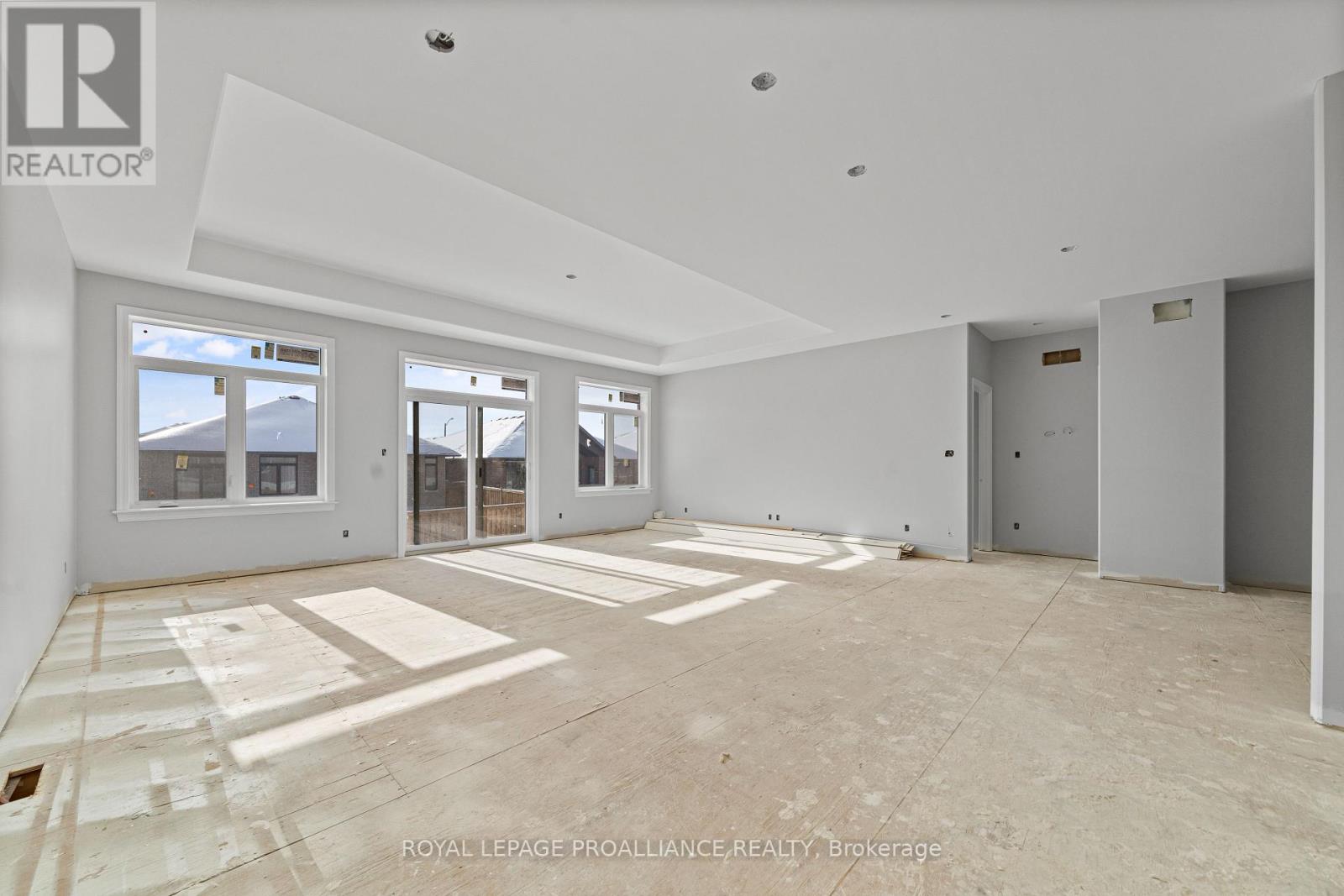 15 Andrew Crescent, Quinte West, Ontario K8V 0K1 - Photo 7 - X12144245