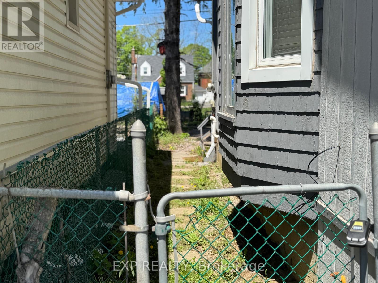 198 Lansdowne Street W, Peterborough Central, Ontario  K9J 1Y7 - Photo 4 - X12159433