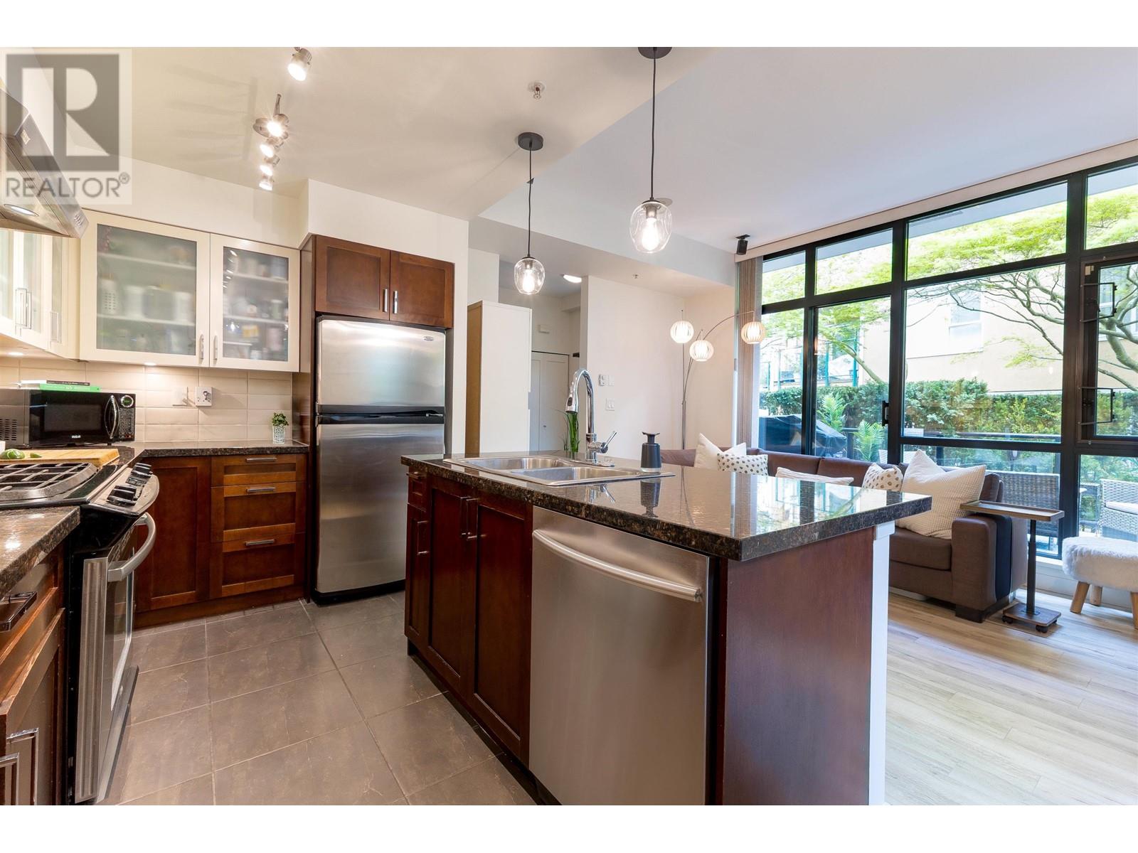 107 1 Renaissance Square, New Westminster, British Columbia  V3M 0B6 - Photo 8 - R2993415
