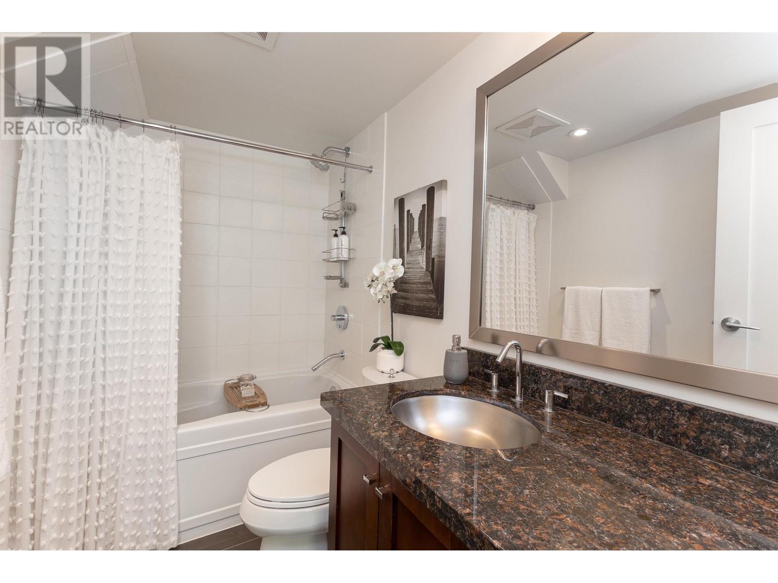 107 1 Renaissance Square, New Westminster, British Columbia  V3M 0B6 - Photo 16 - R2993415