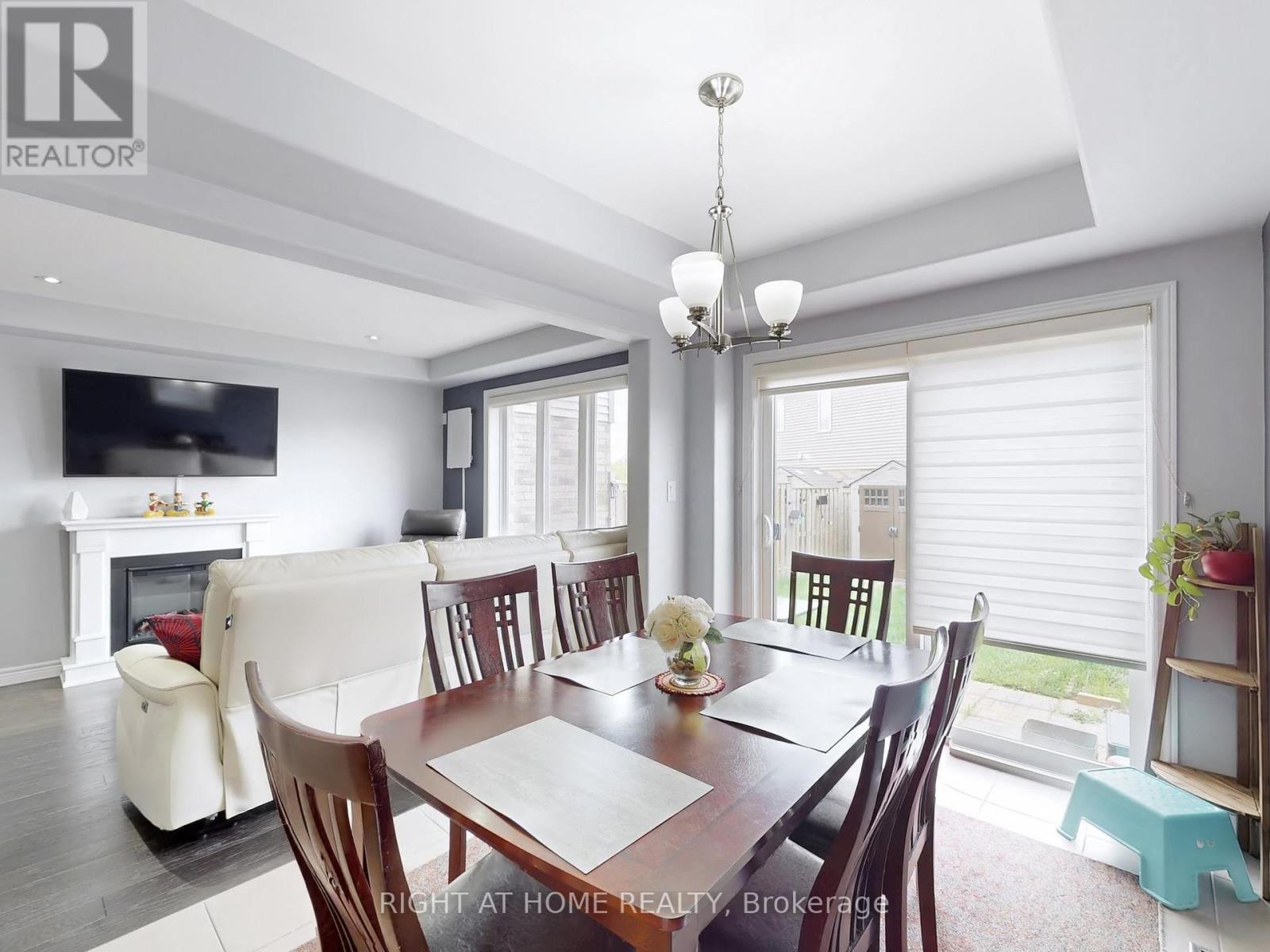 133 Westbank Trail, Hamilton, Ontario  L8J 0H3 - Photo 12 - X12159174