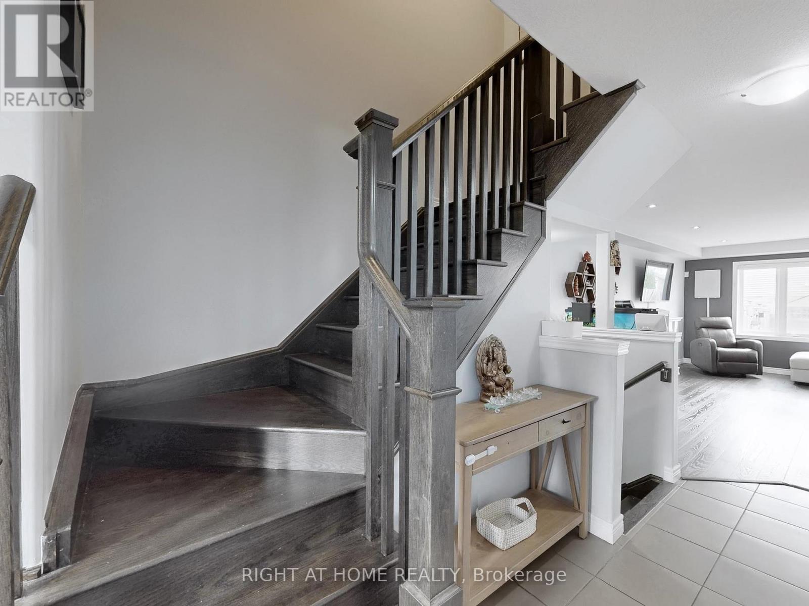 133 Westbank Trail, Hamilton, Ontario  L8J 0H3 - Photo 18 - X12159174