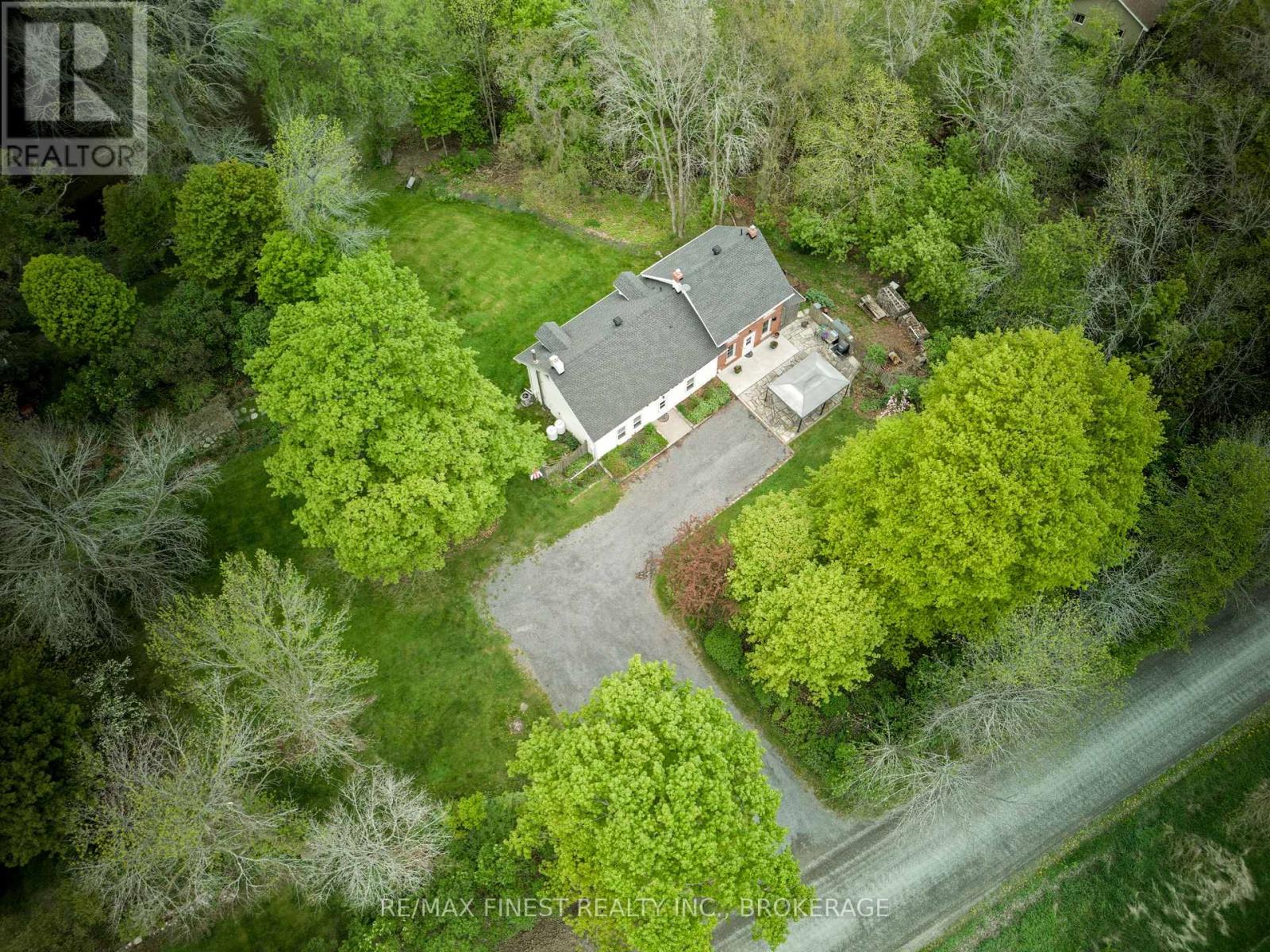 2750 Front Road, Frontenac Islands, Ontario  K0H 2S0 - Photo 27 - X12159508