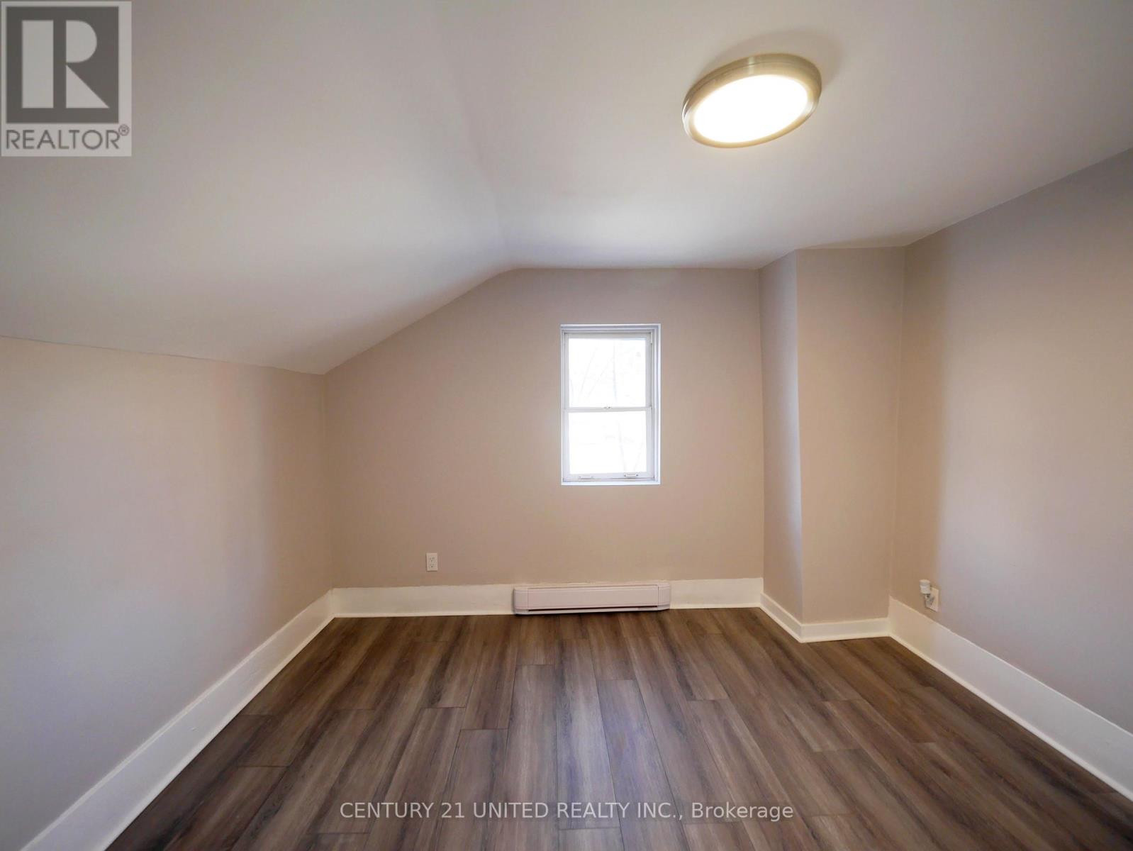 381a Queen Street, Peterborough Central (North), Ontario  K9H 3J7 - Photo 10 - X12159572