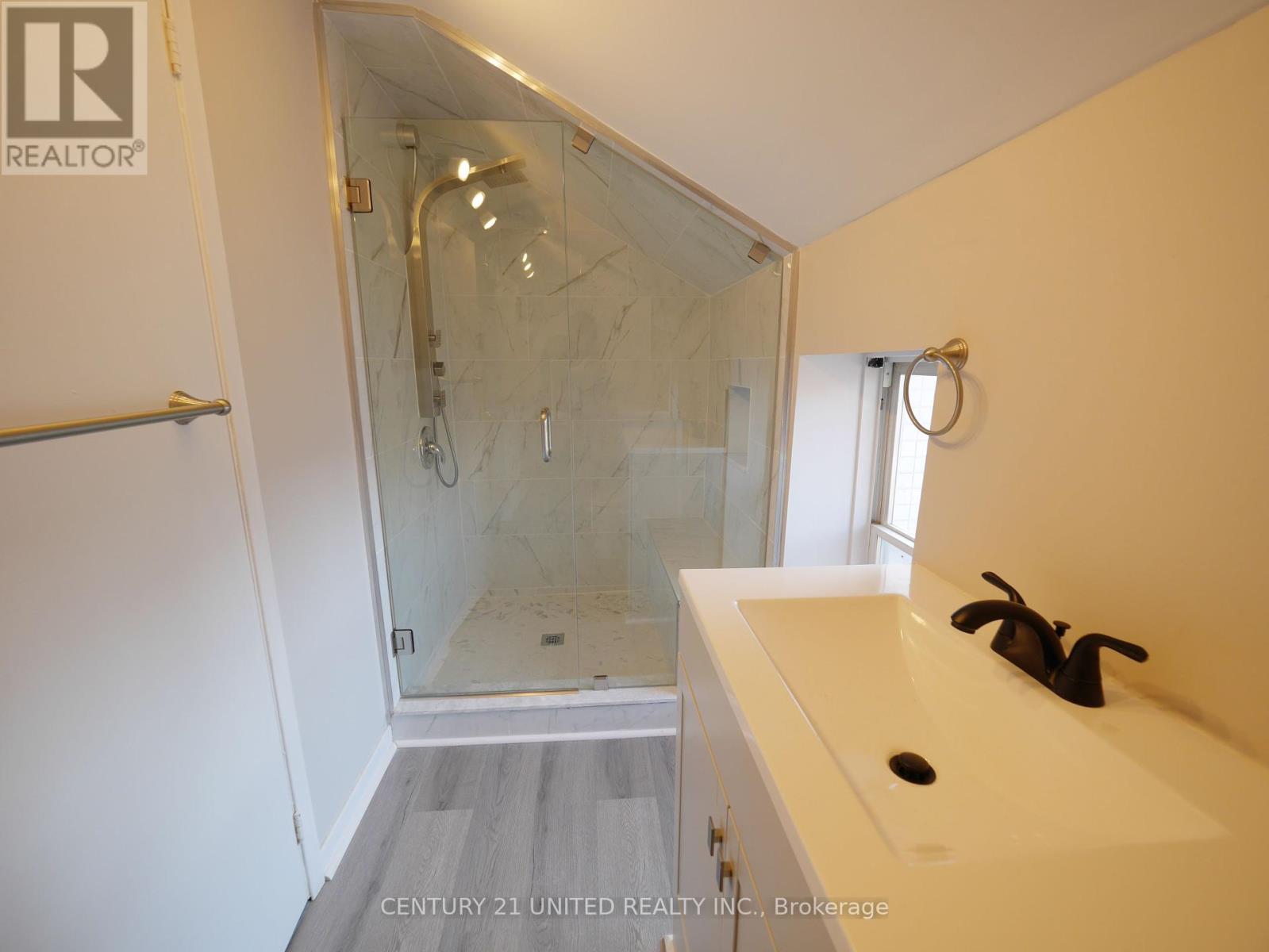 381a Queen Street, Peterborough Central, Ontario  K9H 3J7 - Photo 8 - X12159572