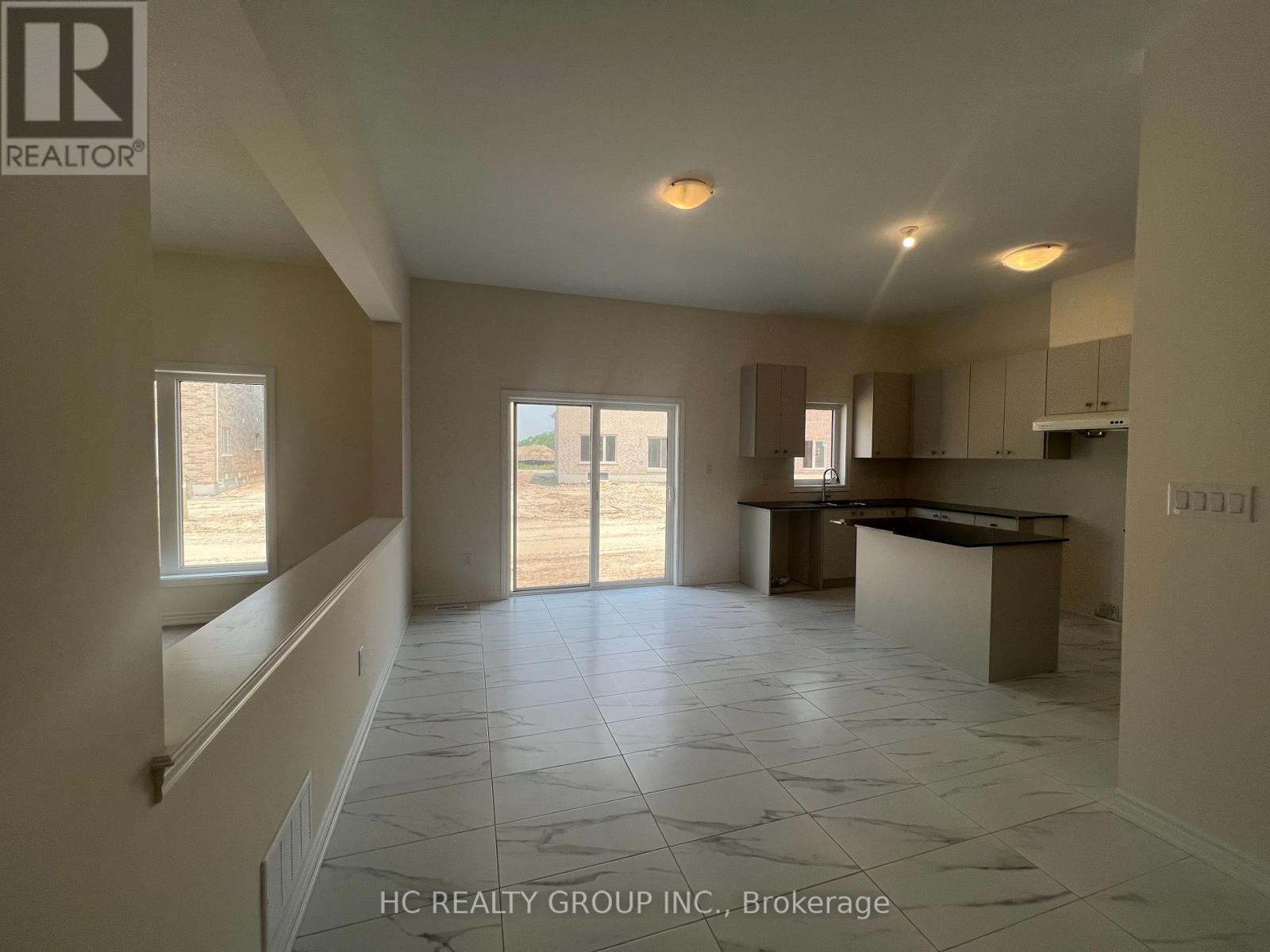 16 Kenneth Ross Bend, East Gwillimbury, Ontario  L0G 1V0 - Photo 10 - N12159288