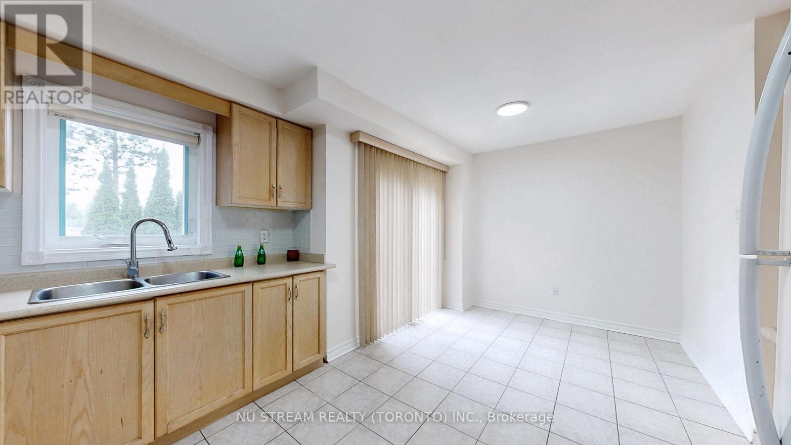 203 Milliken Meadows Drive, Markham, Ontario  L3R 0V9 - Photo 17 - N12159426