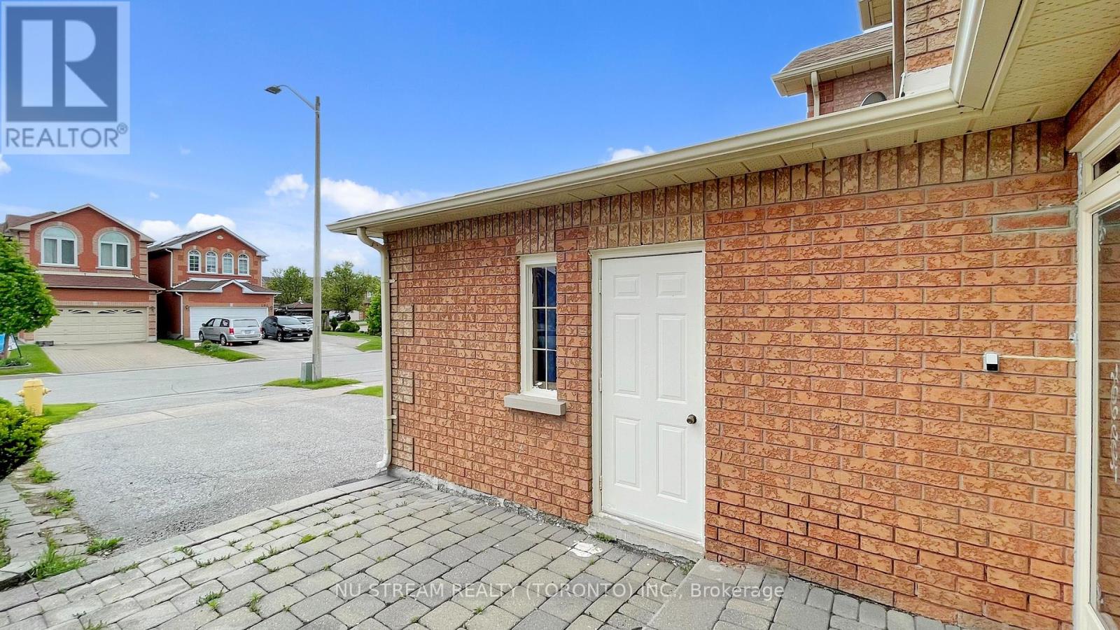 203 Milliken Meadows Drive, Markham, Ontario  L3R 0V9 - Photo 2 - N12159426