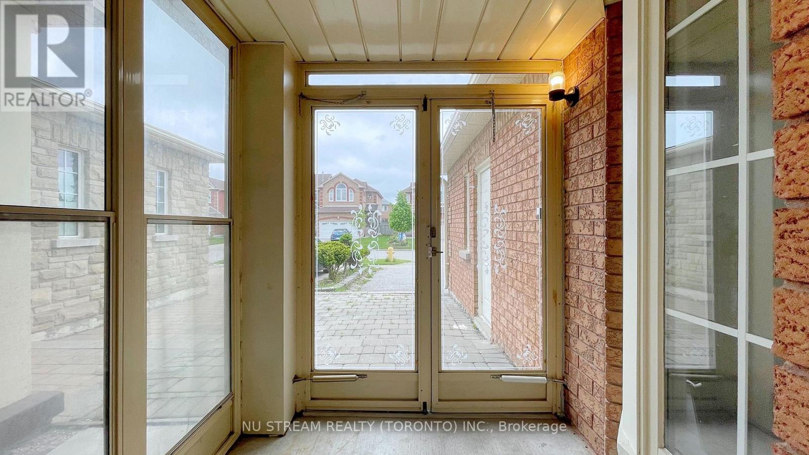 203 Milliken Meadows Drive, Markham, Ontario  L3R 0V9 - Photo 3 - N12159426
