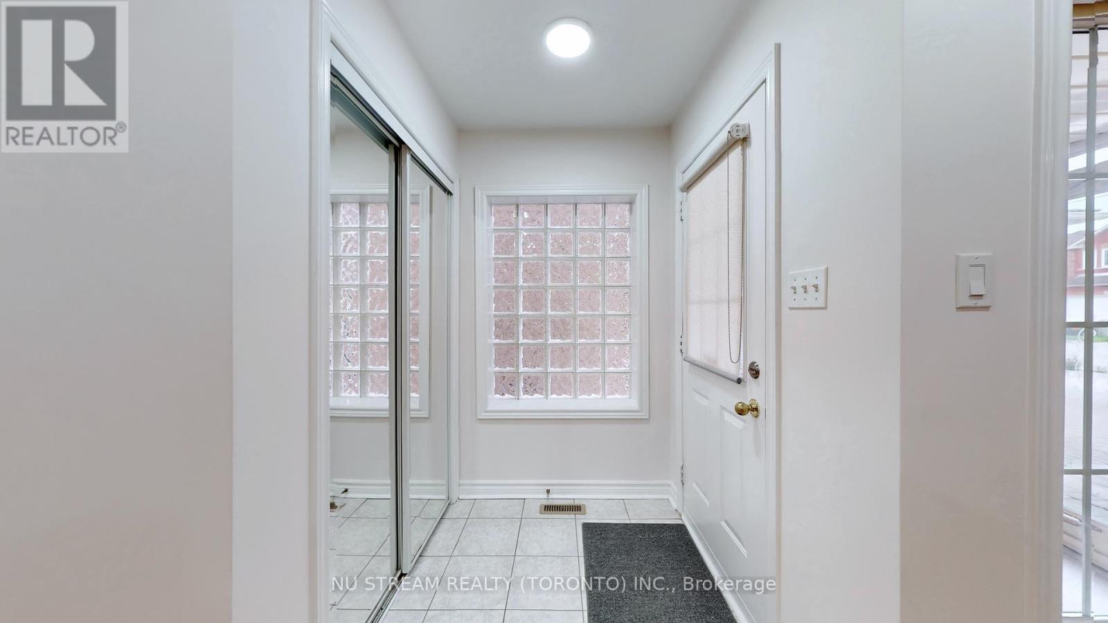 203 Milliken Meadows Drive, Markham, Ontario  L3R 0V9 - Photo 4 - N12159426