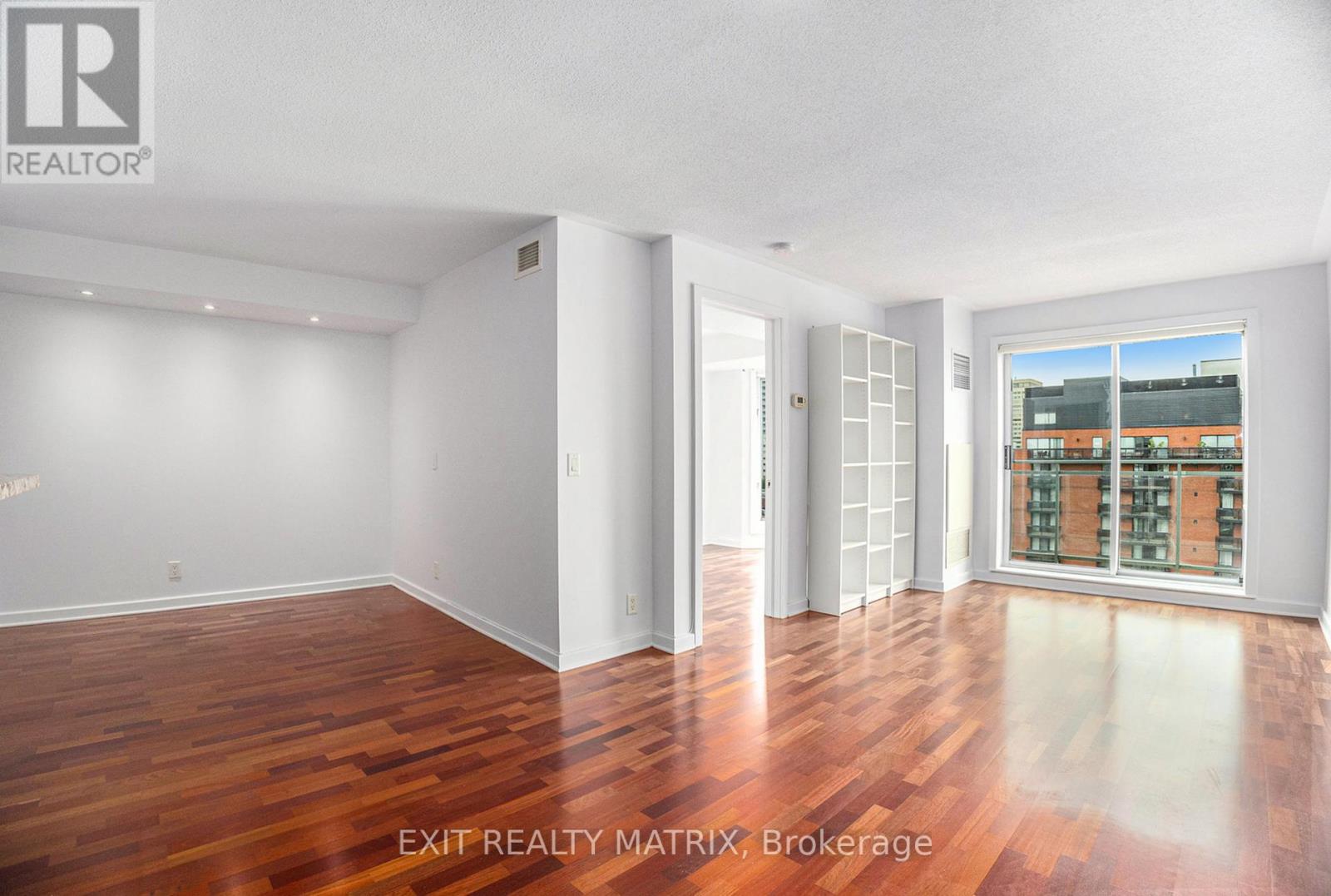 1008 - 138 Somerset Street W, Ottawa, Ontario  K2P 0A3 - Photo 3 - X12159491