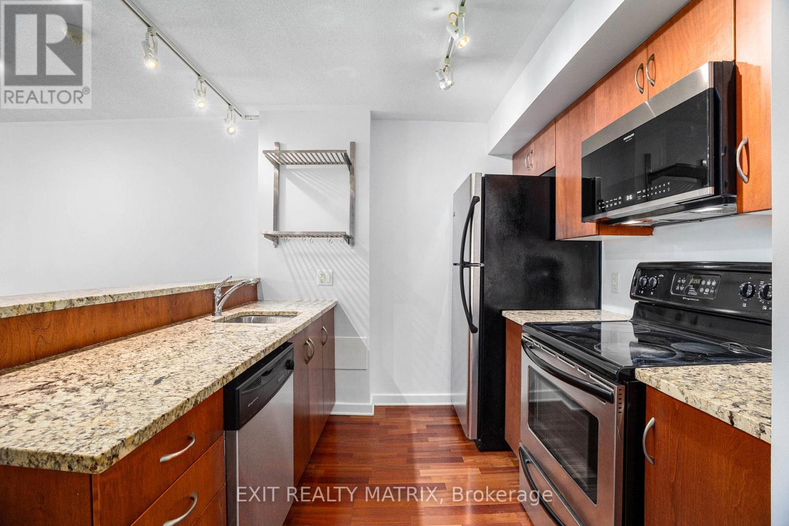 1008 - 138 Somerset Street W, Ottawa, Ontario  K2P 0A3 - Photo 5 - X12159491