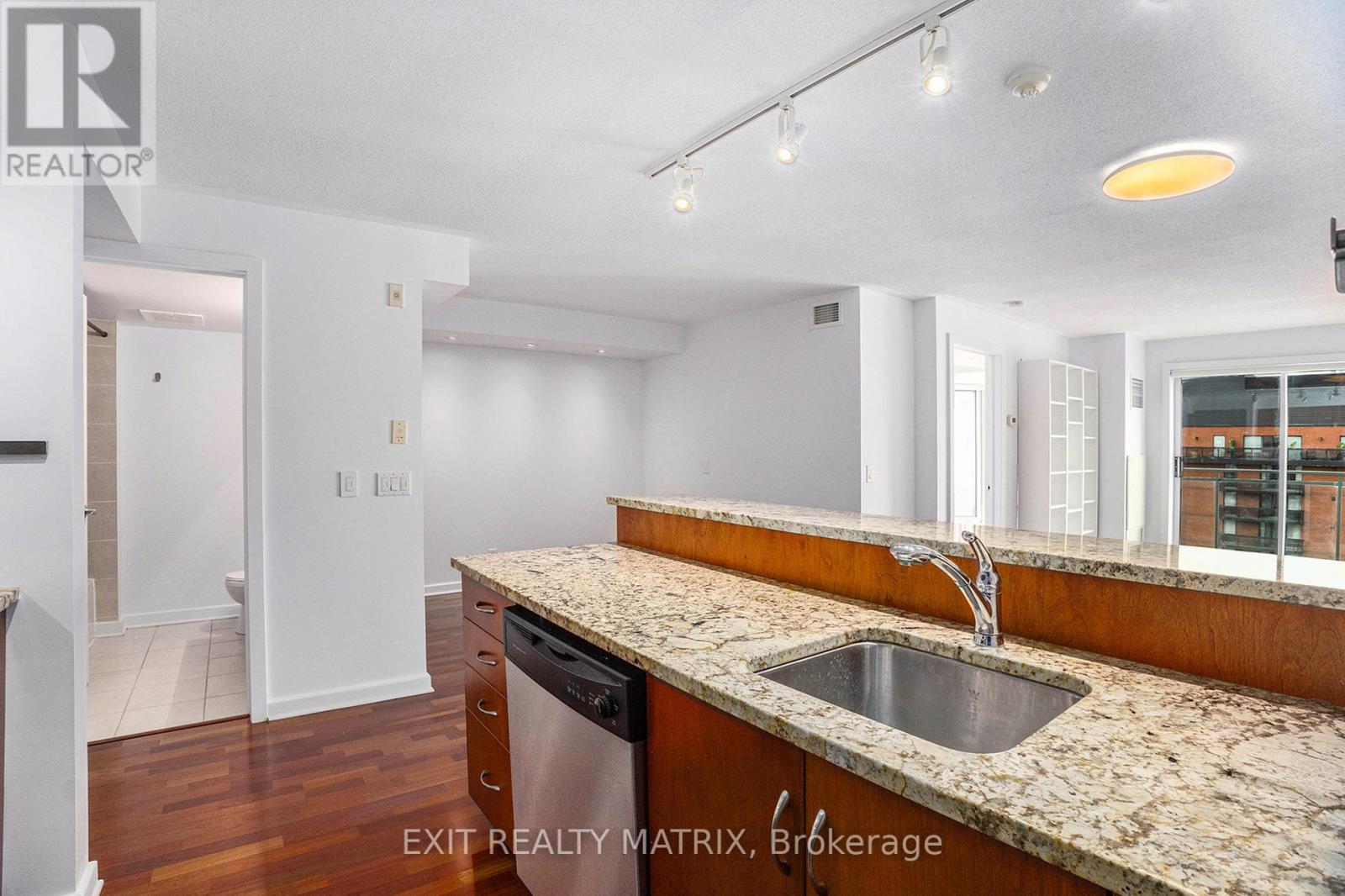 1008 - 138 Somerset Street W, Ottawa, Ontario  K2P 0A3 - Photo 7 - X12159491