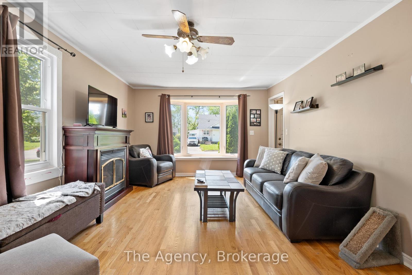 3 Phyllis Street, Fort Erie, Ontario  L2A 3Y1 - Photo 7 - X12159562