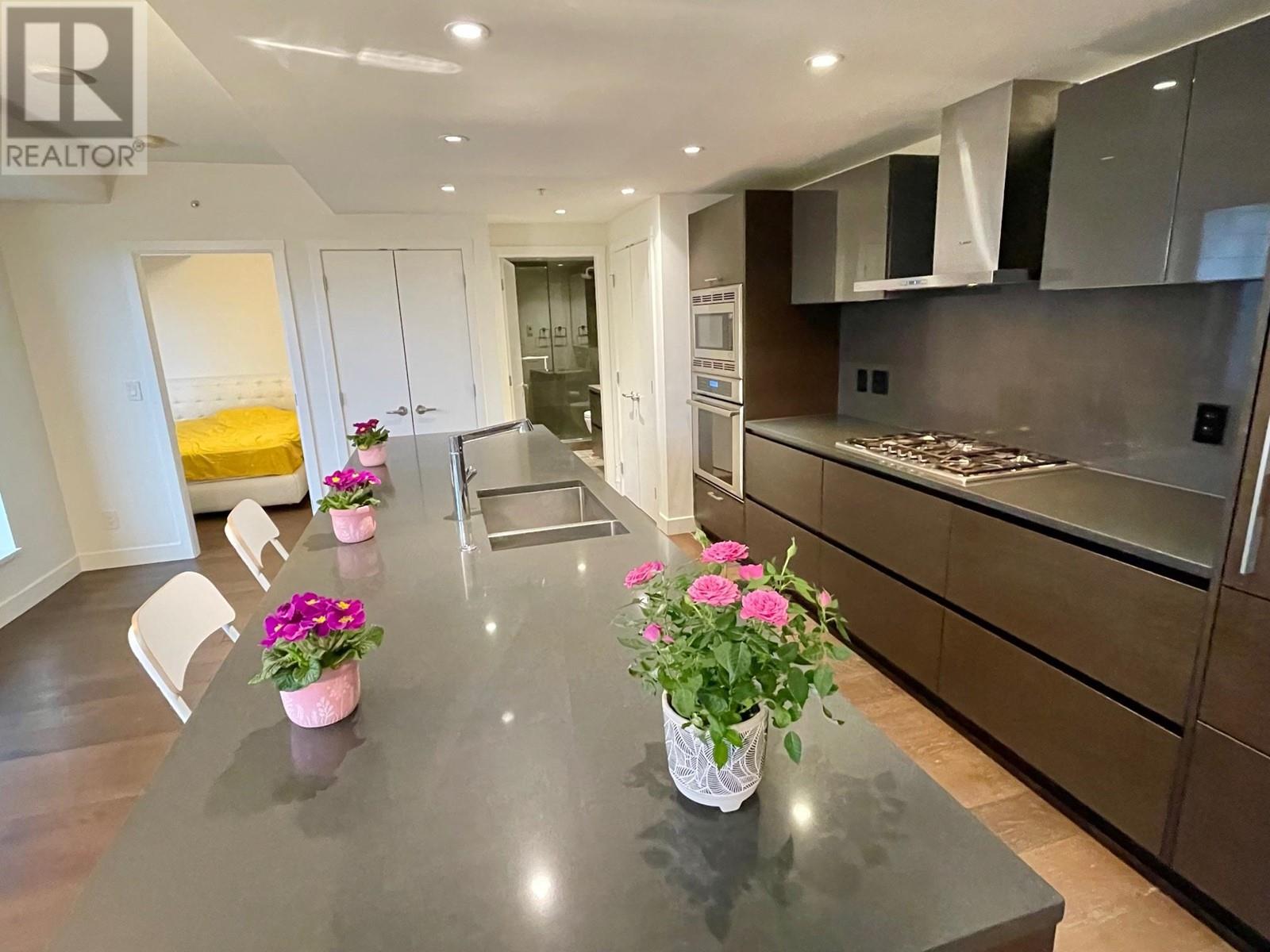 Listing Picture 18 of 29 : 708 1561 W 57TH AVENUE, Vancouver / 溫哥華 - 魯藝地產 Yvonne Lu Group - MLS Medallion Club Member