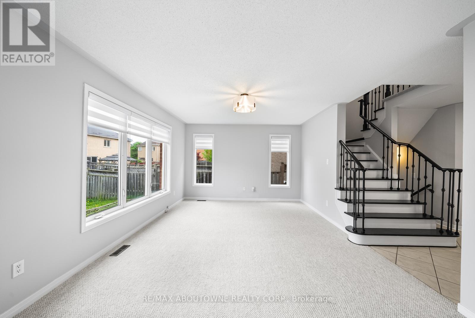 71 Cobblehill Crescent, Brampton, Ontario  L6P 2M3 - Photo 12 - W12159267