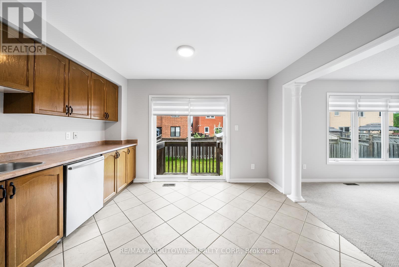 71 Cobblehill Crescent, Brampton, Ontario  L6P 2M3 - Photo 17 - W12159267