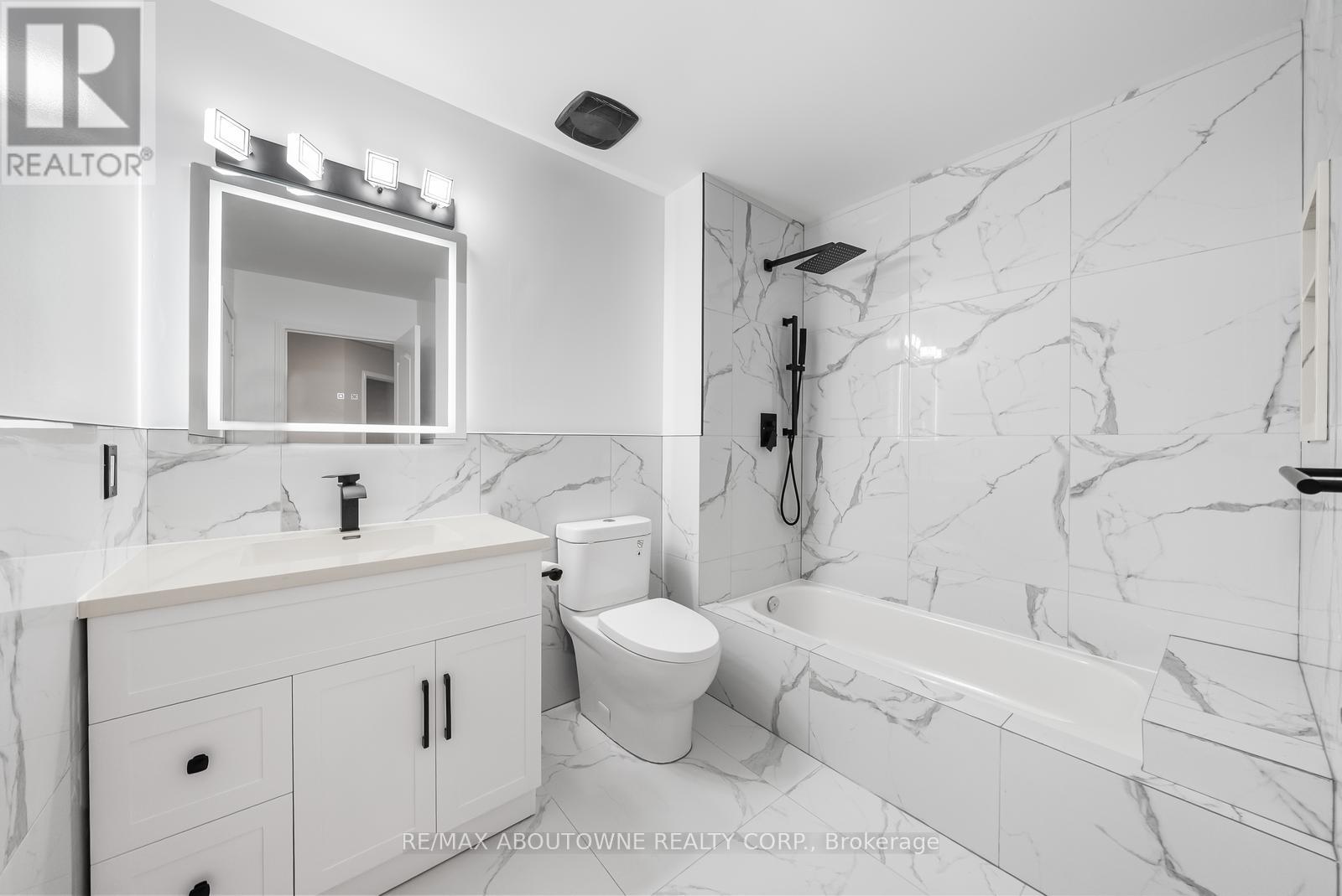 71 Cobblehill Crescent, Brampton, Ontario  L6P 2M3 - Photo 35 - W12159267