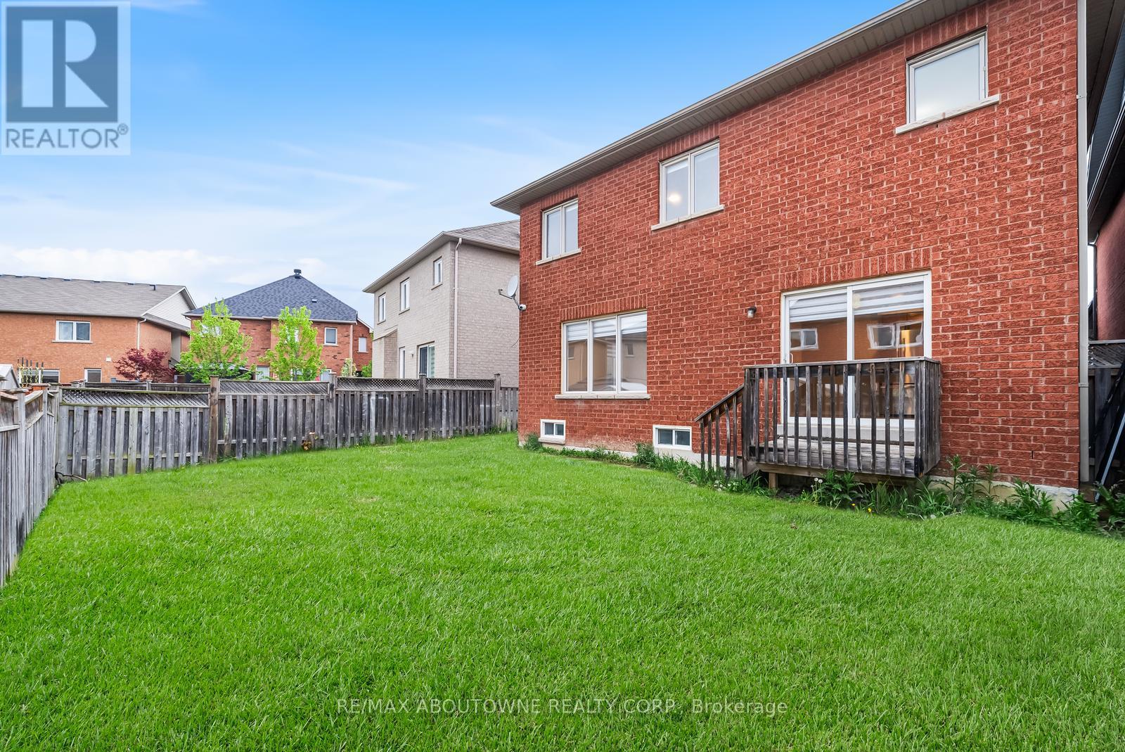 71 Cobblehill Crescent, Brampton, Ontario  L6P 2M3 - Photo 47 - W12159267