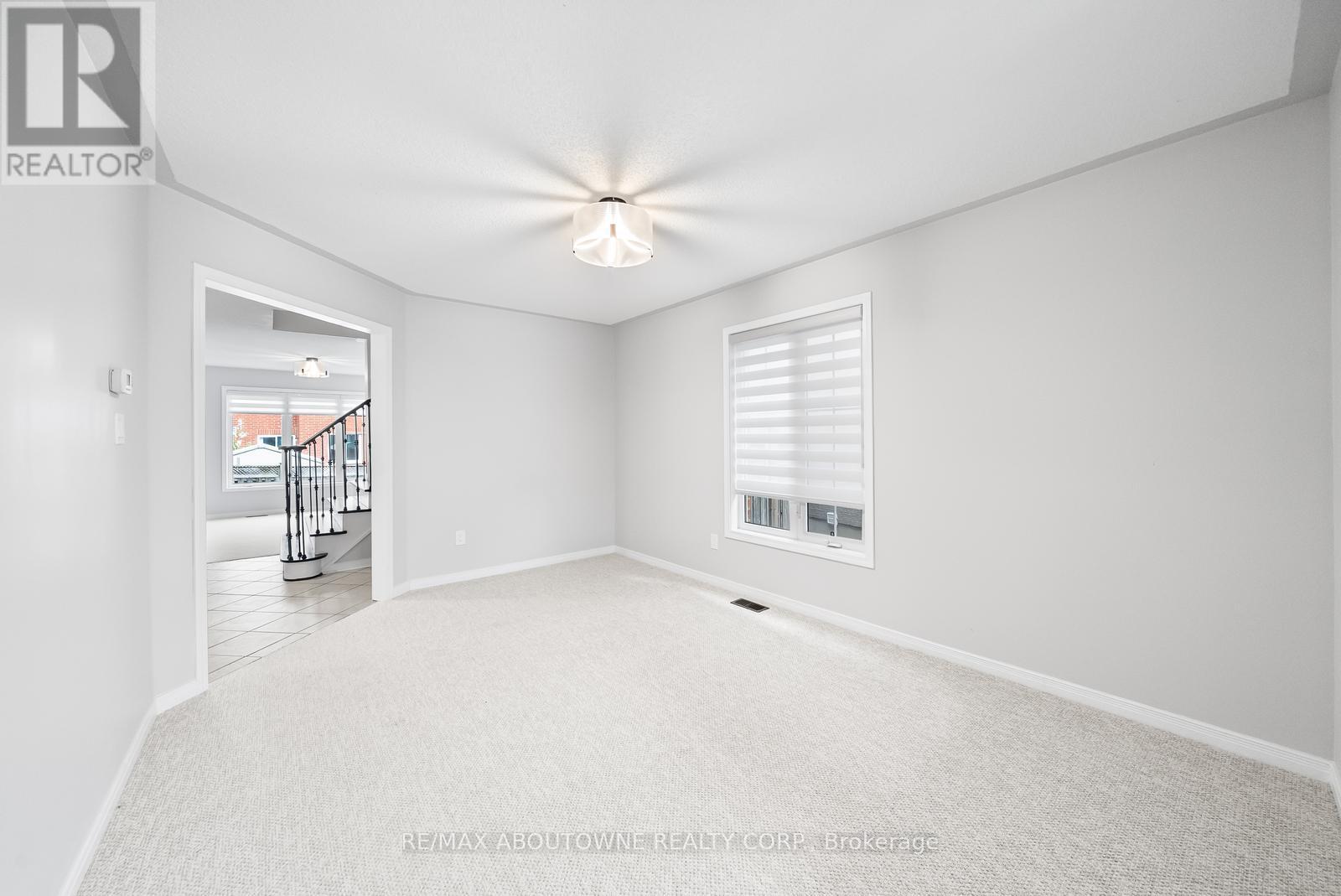 71 Cobblehill Crescent, Brampton, Ontario  L6P 2M3 - Photo 5 - W12159267