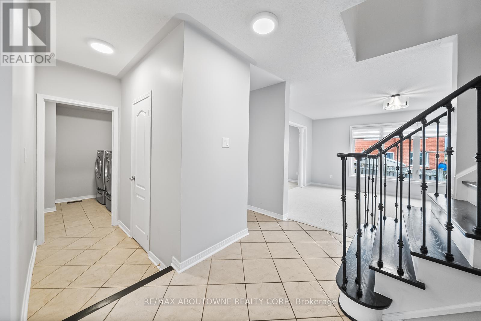 71 Cobblehill Crescent, Brampton, Ontario  L6P 2M3 - Photo 8 - W12159267