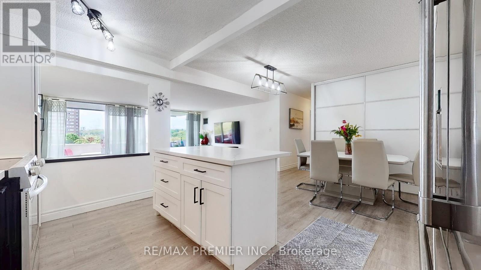 710 - 270 Scarlett Road, Toronto (Rockcliffe-Smythe), Ontario  M6N 4X7 - Photo 11 - W12159274
