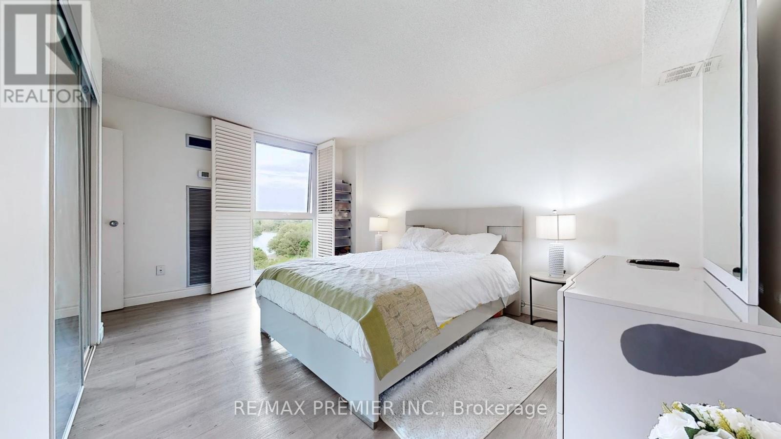 710 - 270 Scarlett Road, Toronto (Rockcliffe-Smythe), Ontario  M6N 4X7 - Photo 17 - W12159274