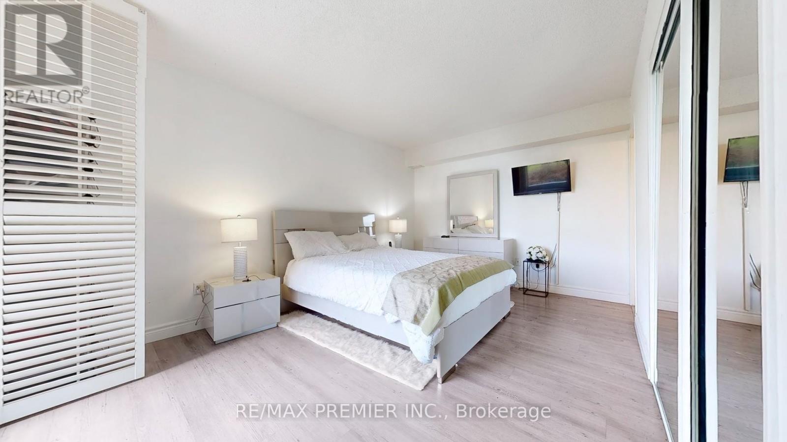 710 - 270 Scarlett Road, Toronto (Rockcliffe-Smythe), Ontario  M6N 4X7 - Photo 18 - W12159274