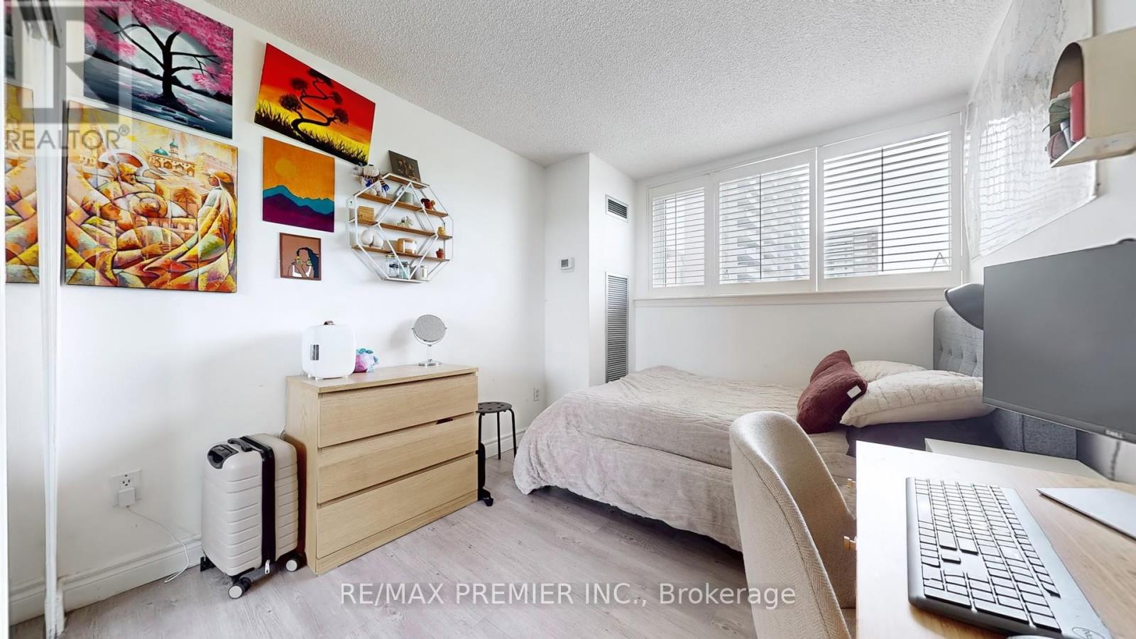 710 - 270 Scarlett Road, Toronto (Rockcliffe-Smythe), Ontario  M6N 4X7 - Photo 21 - W12159274