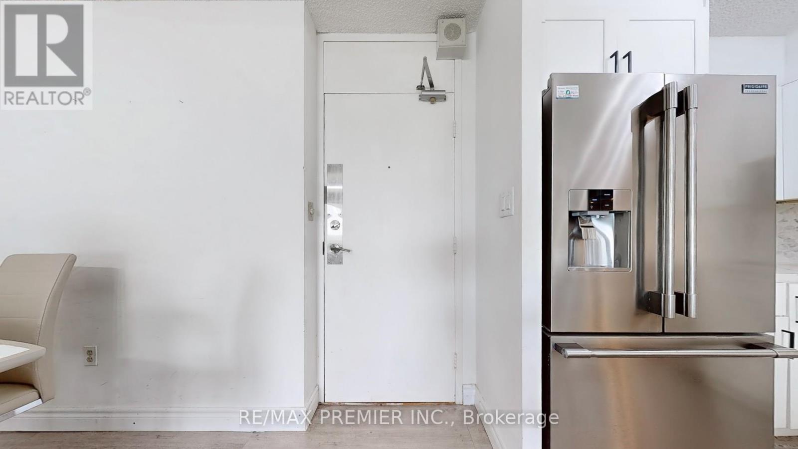 710 - 270 Scarlett Road, Toronto (Rockcliffe-Smythe), Ontario  M6N 4X7 - Photo 23 - W12159274