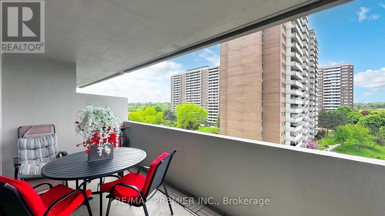 710 - 270 Scarlett Road, Toronto (Rockcliffe-Smythe), Ontario  M6N 4X7 - Photo 24 - W12159274