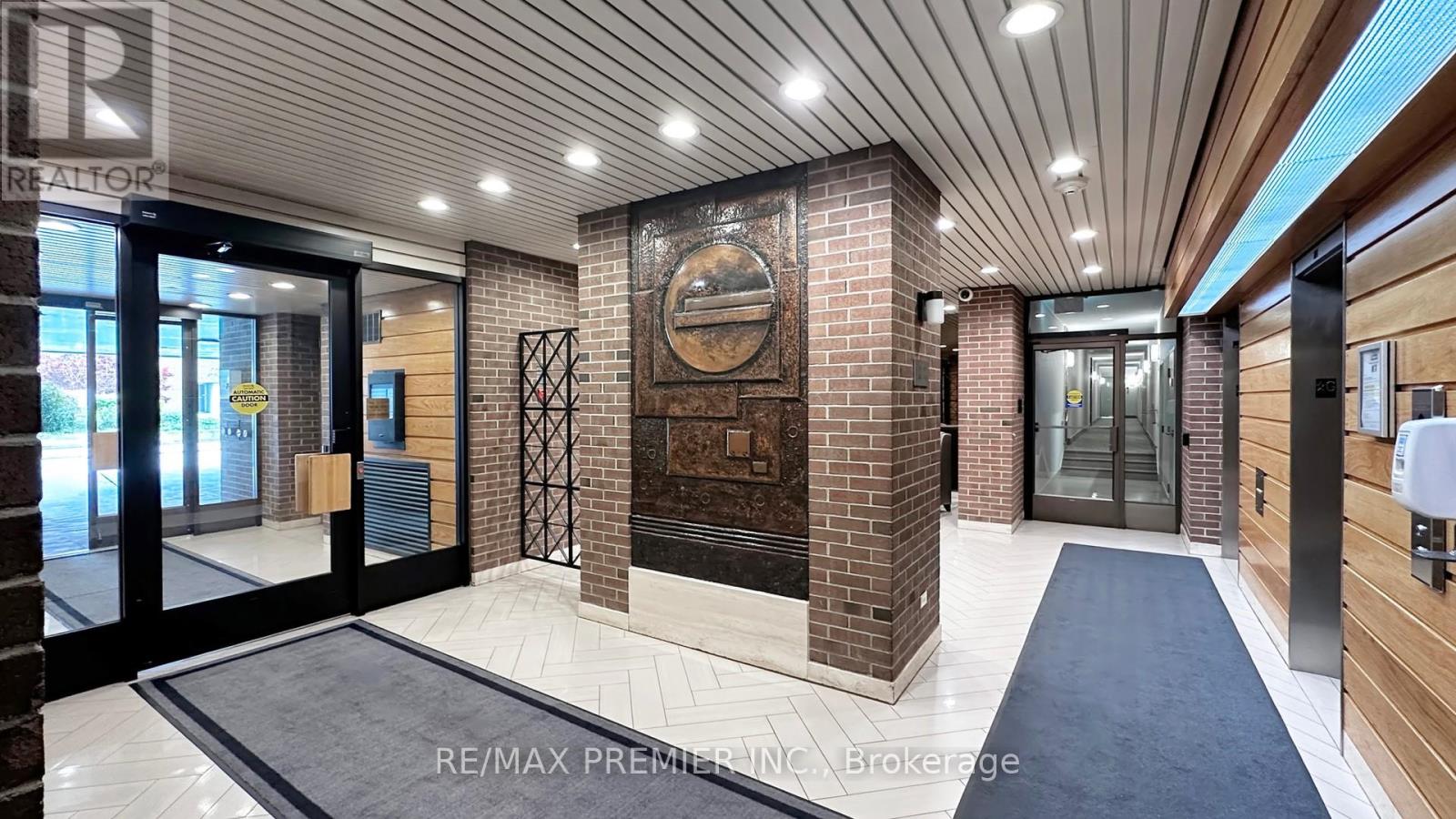 710 - 270 Scarlett Road, Toronto (Rockcliffe-Smythe), Ontario  M6N 4X7 - Photo 3 - W12159274