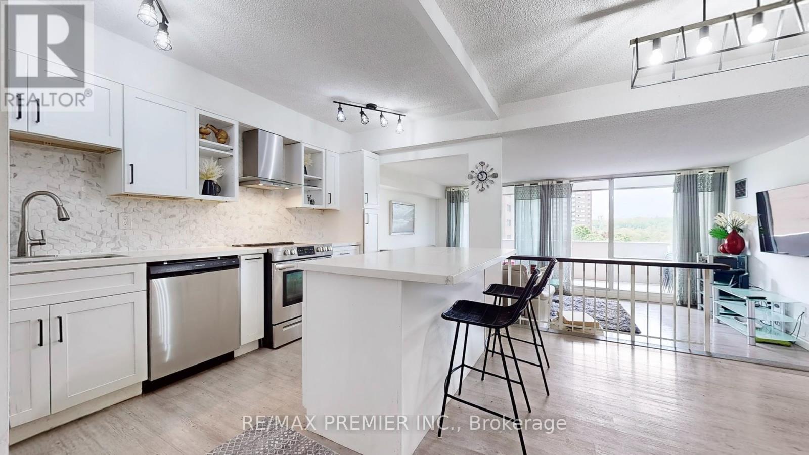 710 - 270 Scarlett Road, Toronto (Rockcliffe-Smythe), Ontario  M6N 4X7 - Photo 9 - W12159274