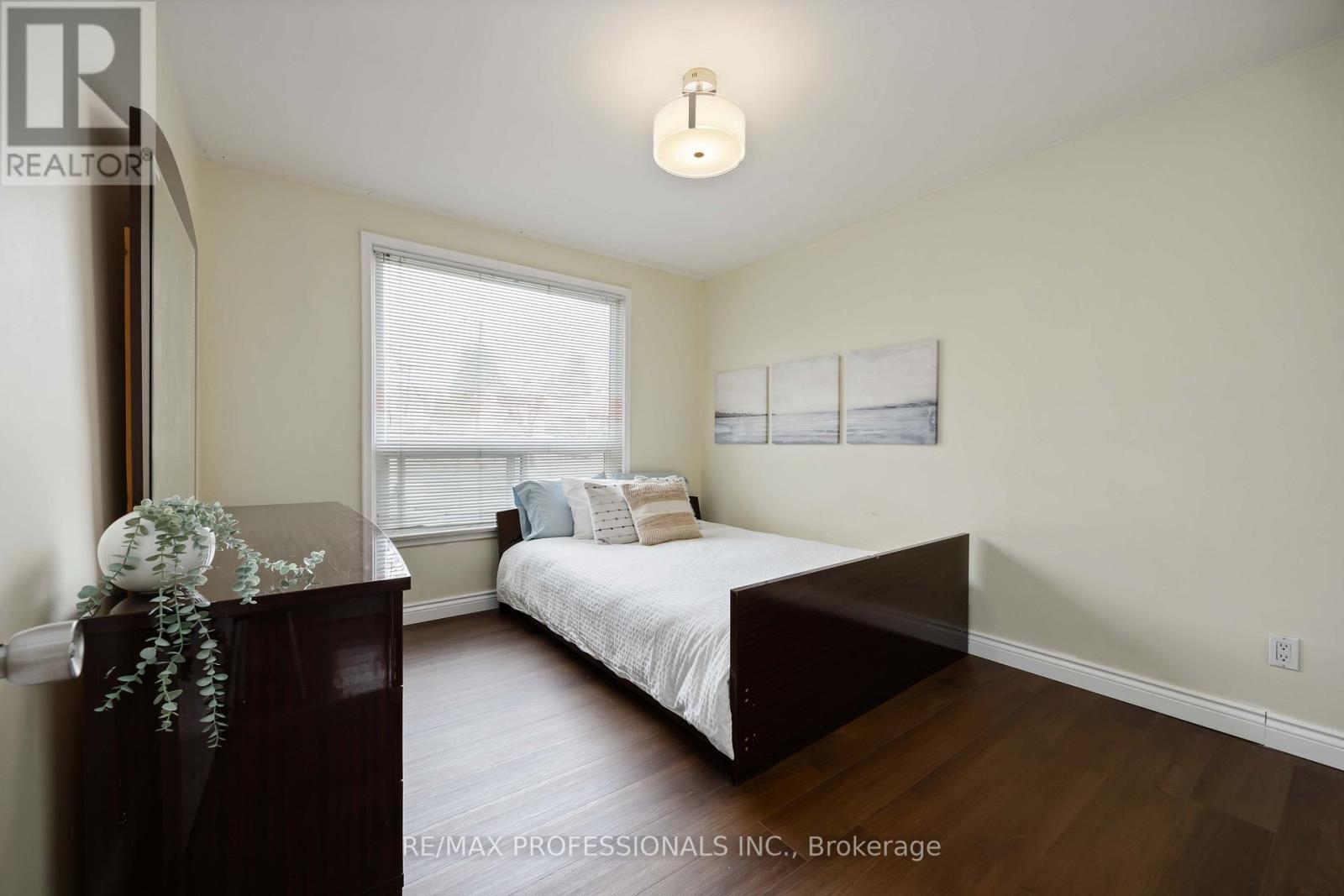 2 Coolhurst Drive, Toronto, Ontario  M9W 4A5 - Photo 10 - W12159307