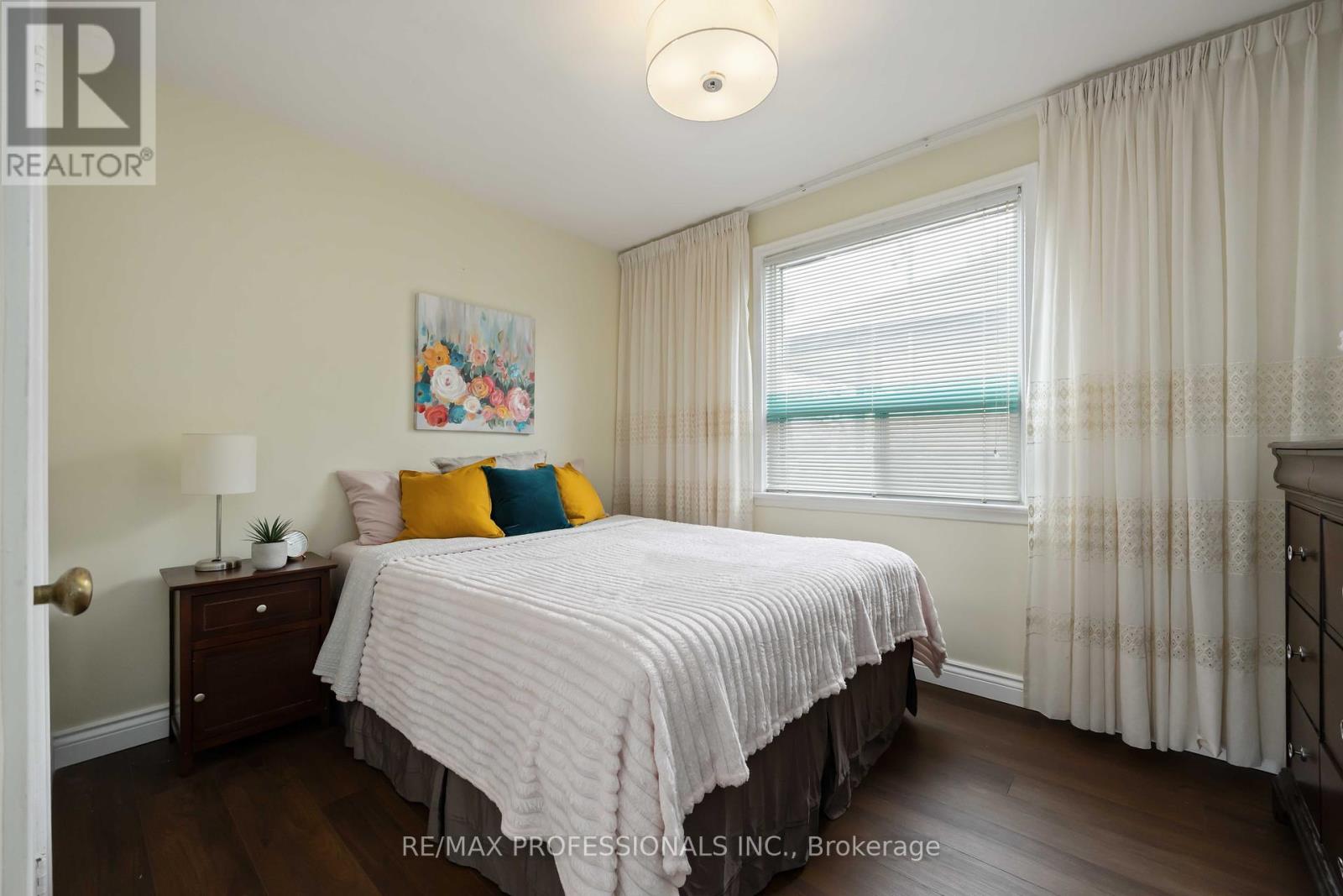 2 Coolhurst Drive, Toronto, Ontario  M9W 4A5 - Photo 12 - W12159307