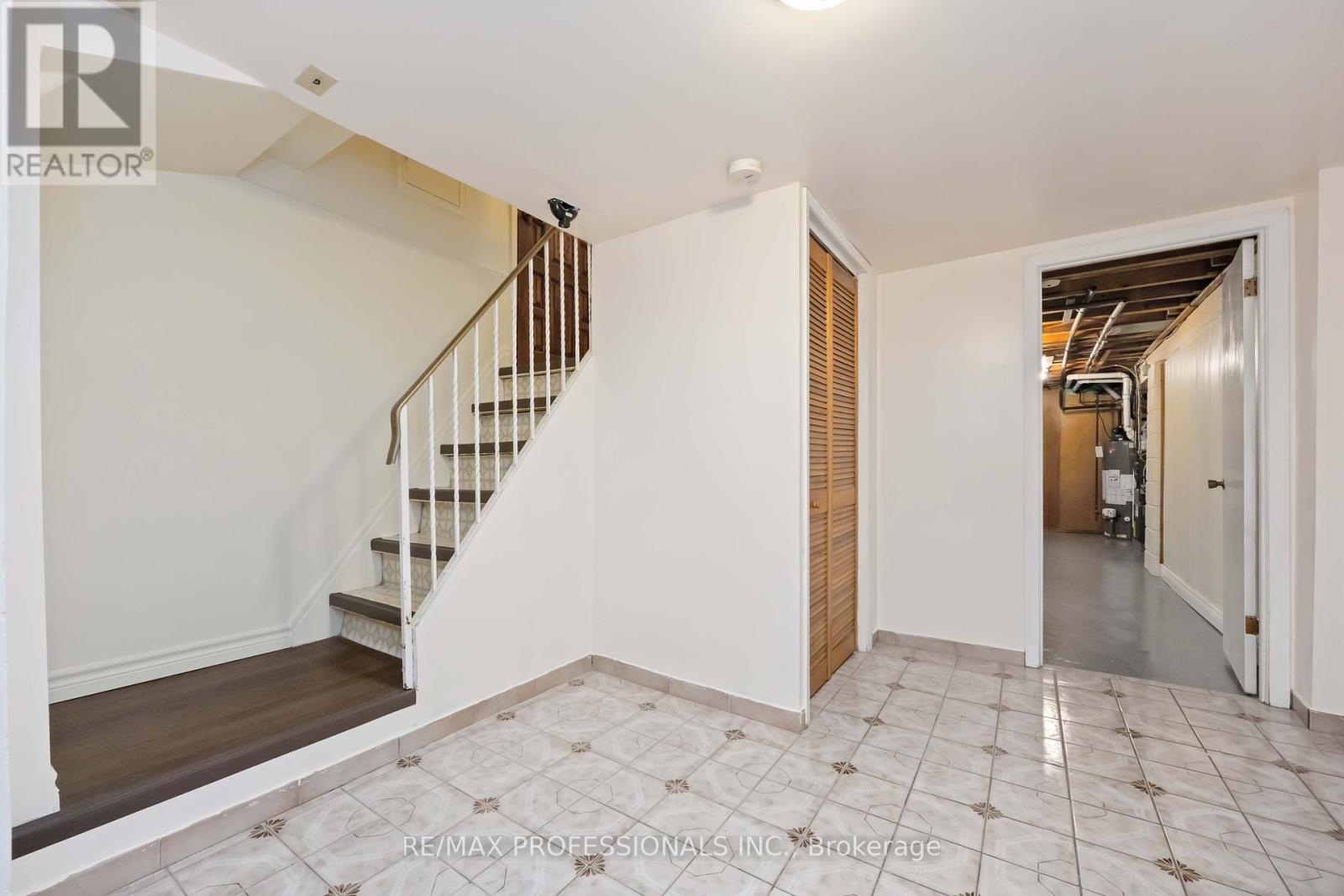 2 Coolhurst Drive, Toronto, Ontario  M9W 4A5 - Photo 15 - W12159307