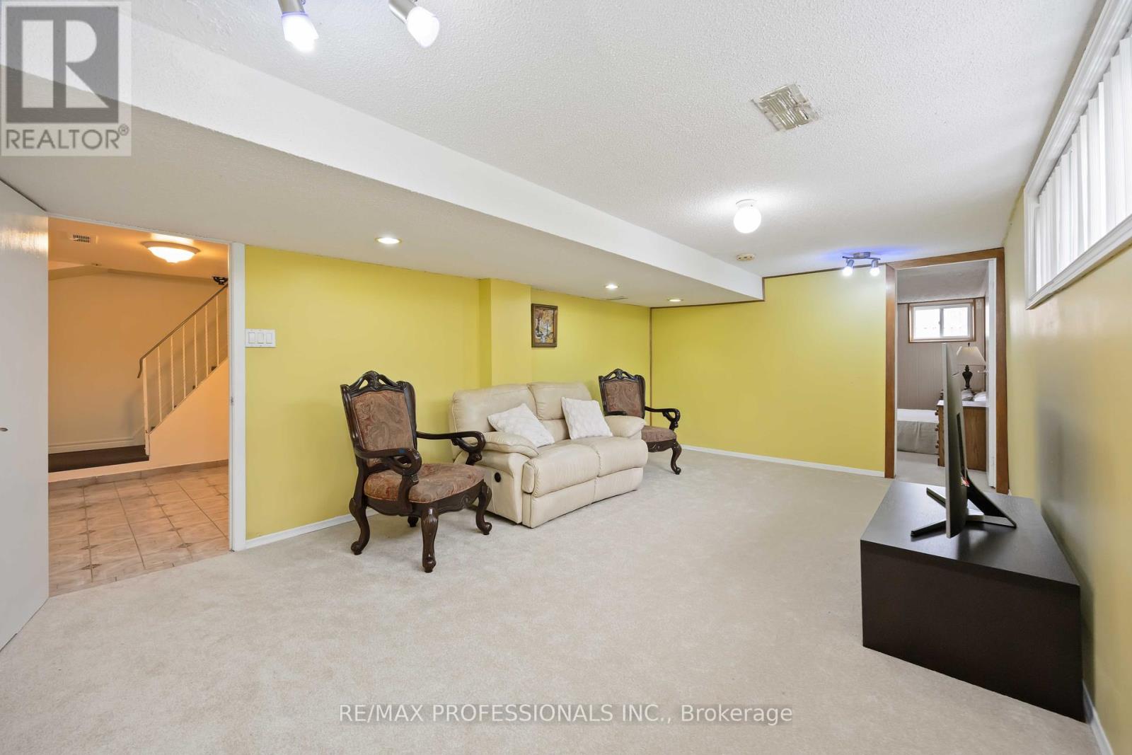2 Coolhurst Drive, Toronto, Ontario  M9W 4A5 - Photo 16 - W12159307