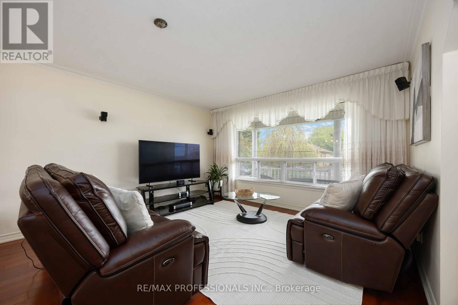 2 Coolhurst Drive, Toronto, Ontario  M9W 4A5 - Photo 2 - W12159307