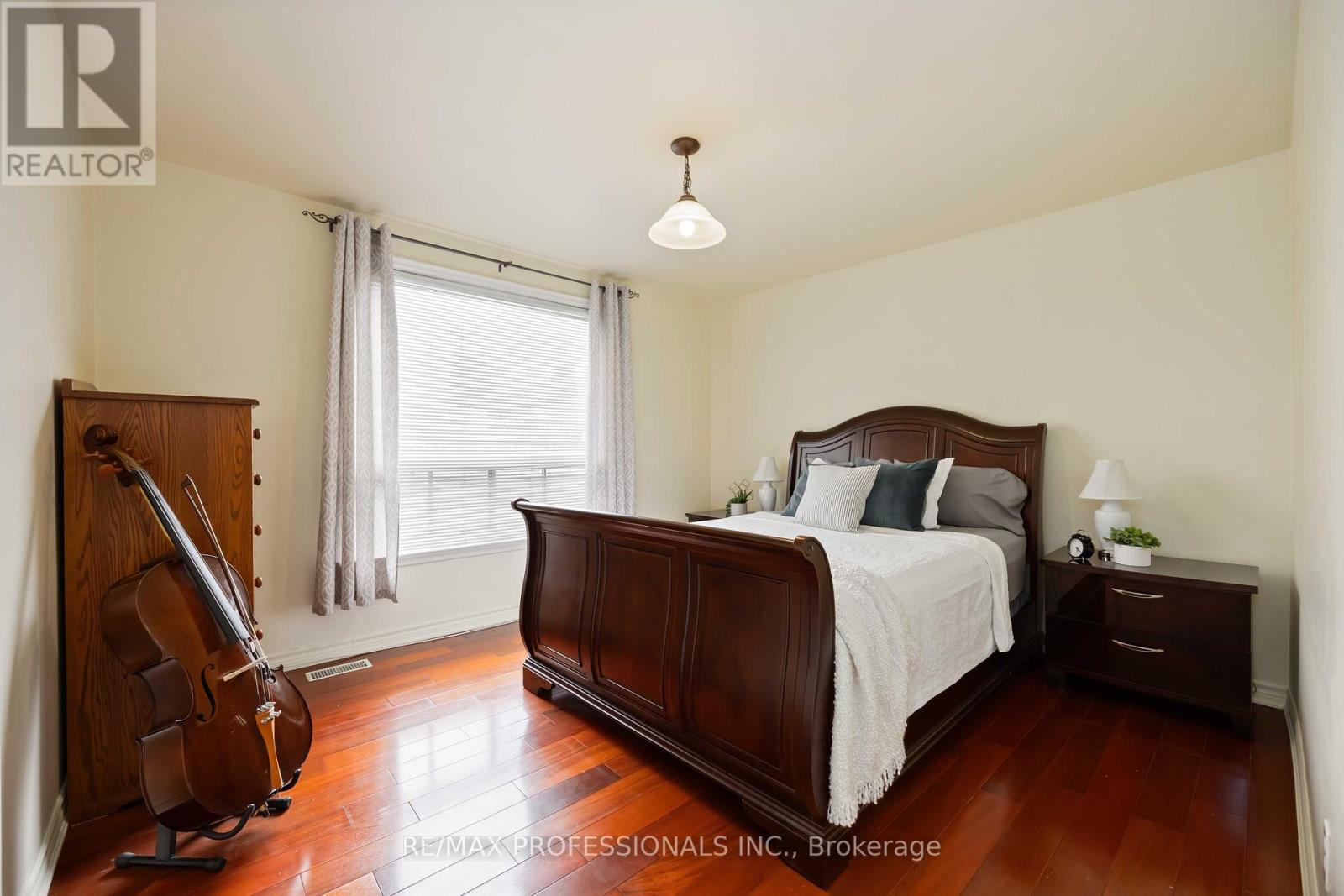 2 Coolhurst Drive, Toronto, Ontario  M9W 4A5 - Photo 8 - W12159307