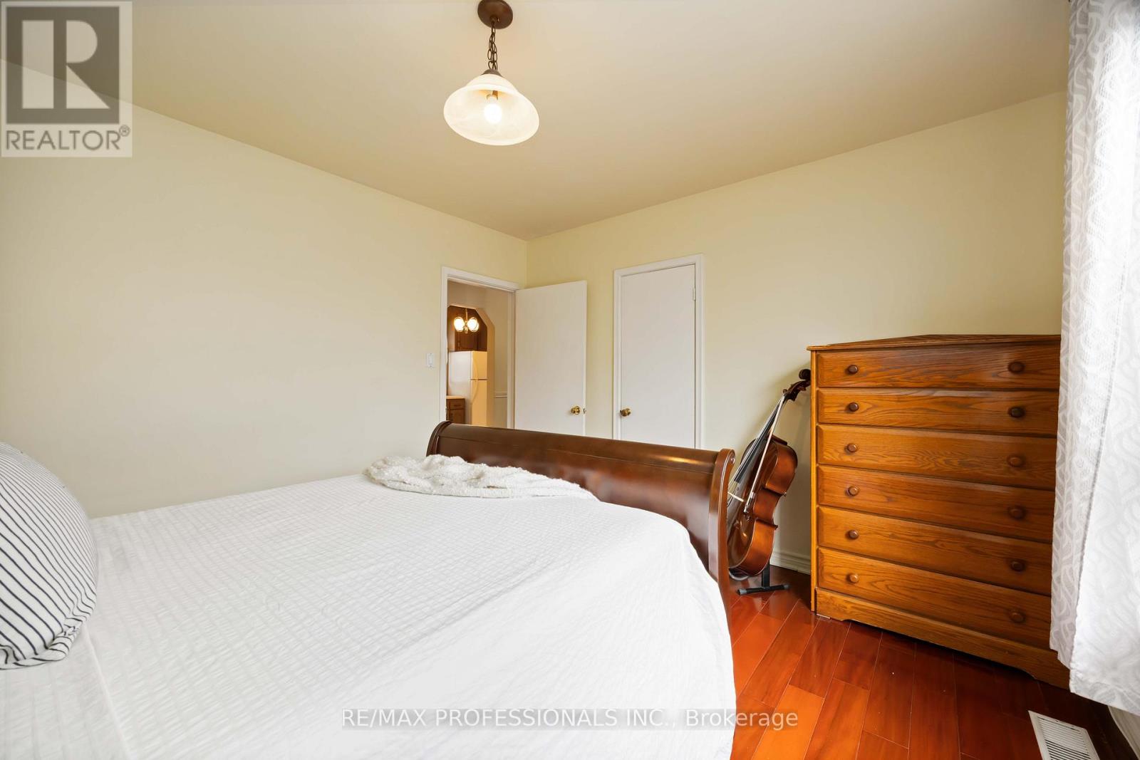 2 Coolhurst Drive, Toronto, Ontario  M9W 4A5 - Photo 9 - W12159307