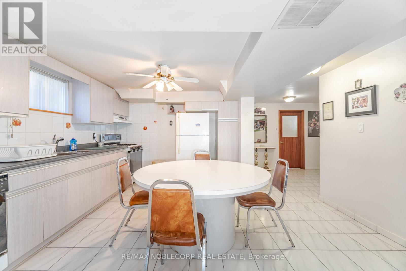 351 Hillmount Avenue, Toronto (Yorkdale-Glen Park), Ontario  M6B 1Y6 - Photo 25 - W12159326
