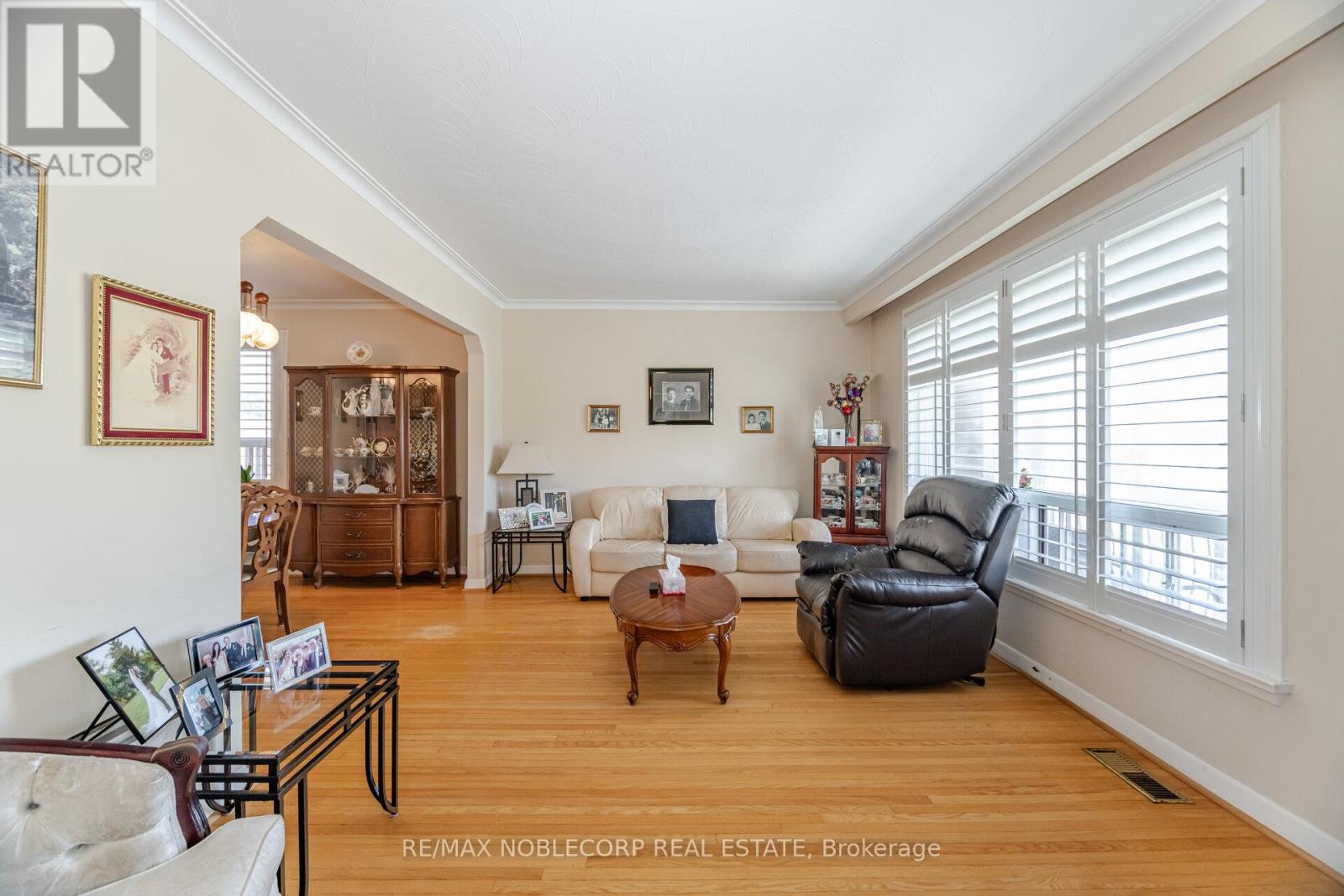 351 Hillmount Avenue, Toronto, Ontario  M6B 1Y6 - Photo 8 - W12159326